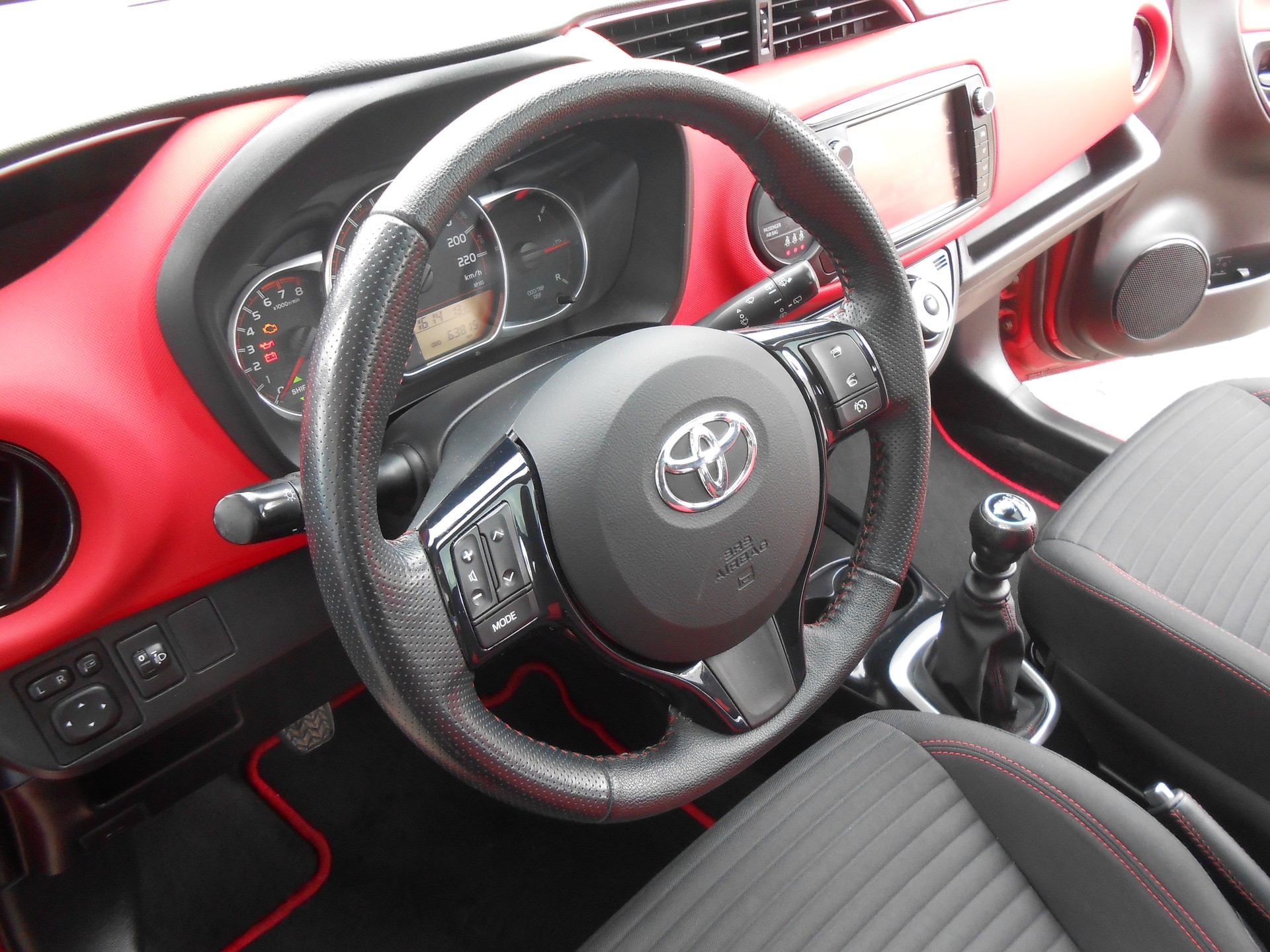 TOYOTA Yaris 1.33 Style-image-8