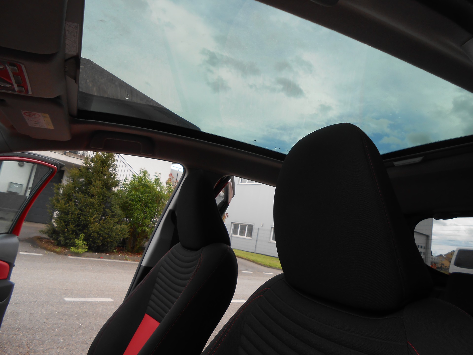 TOYOTA Yaris 1.33 Style-image-9