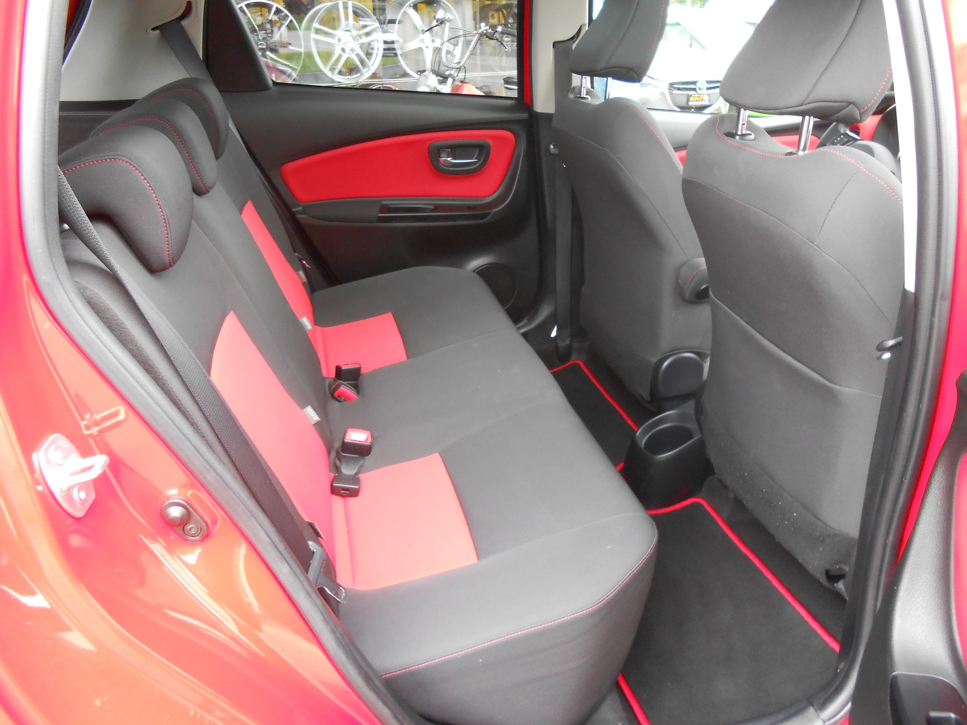 TOYOTA Yaris 1.33 Style-image-6