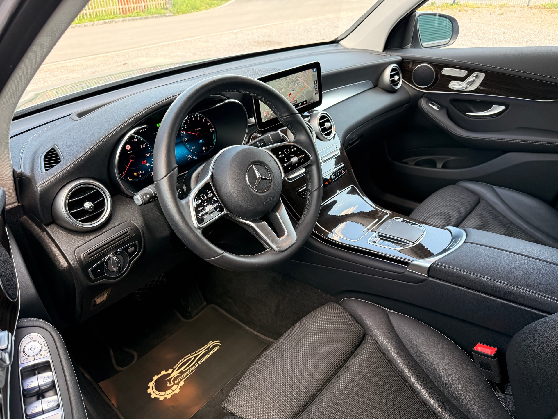 MERCEDES-BENZ GLC 300 e 4Matic 9G-Tronic-image-8