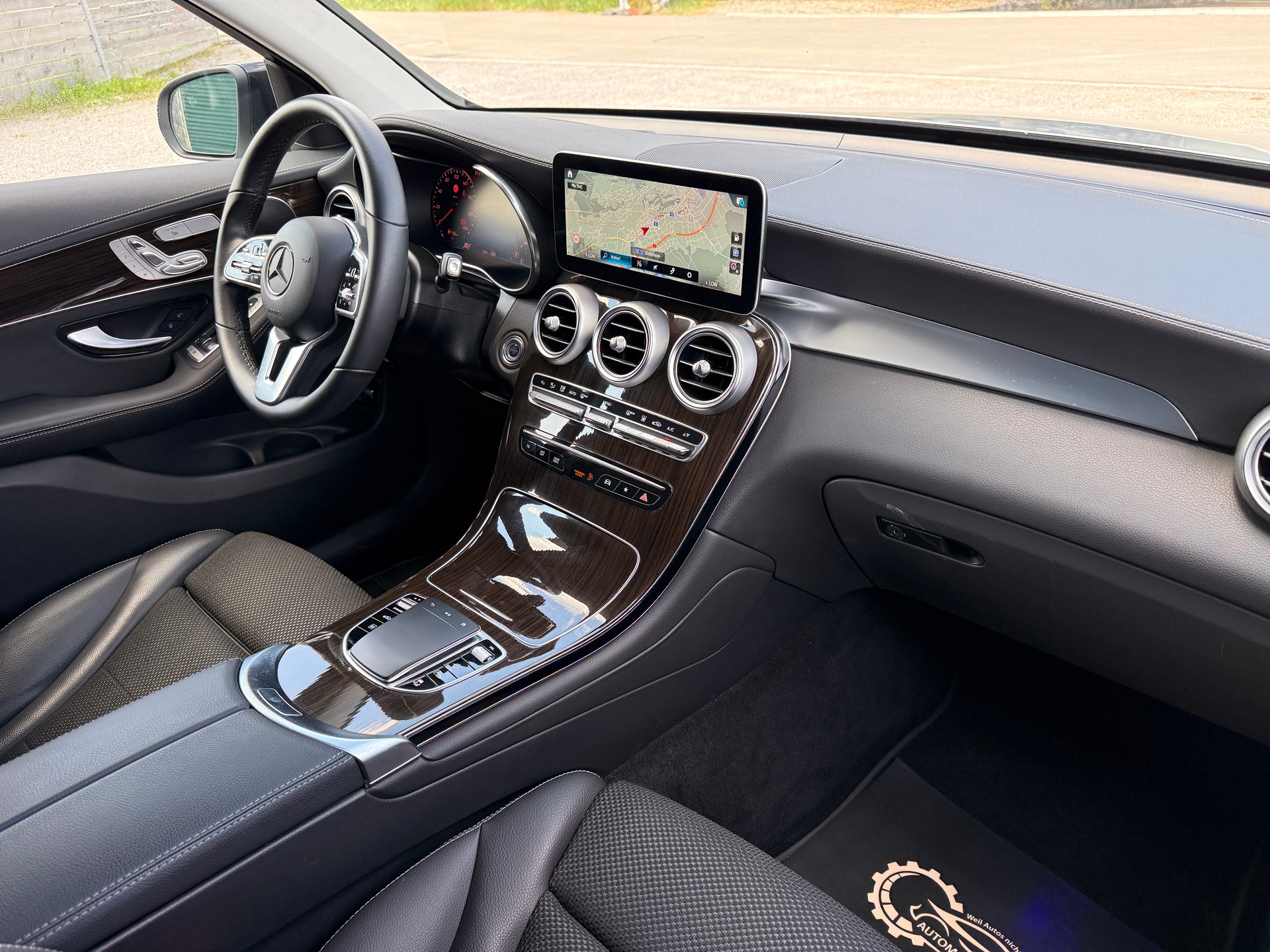 MERCEDES-BENZ GLC 300 e 4Matic 9G-Tronic-image-10