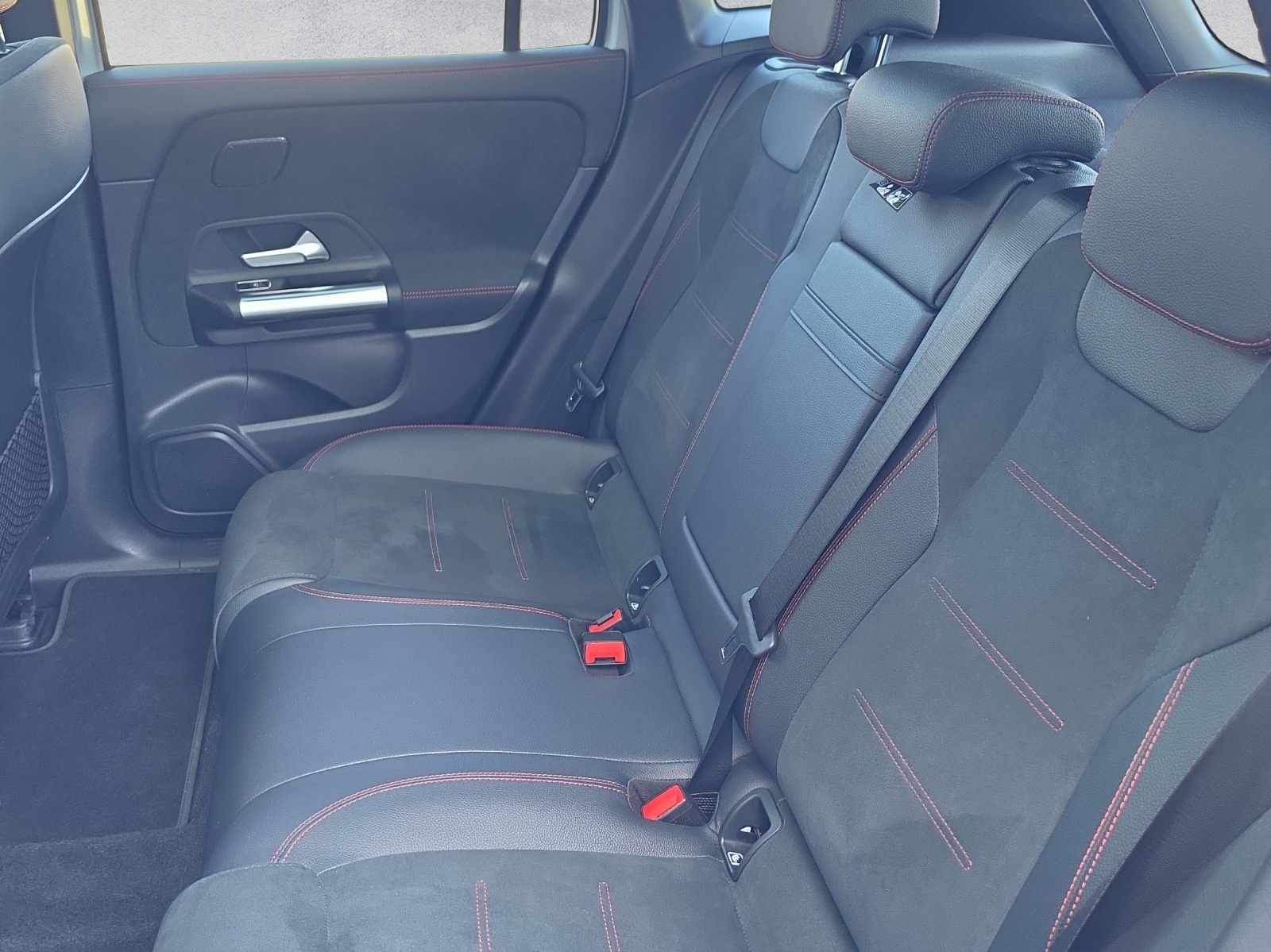 MERCEDES-BENZ EQA 350 AMG Line 4Matic-image-15