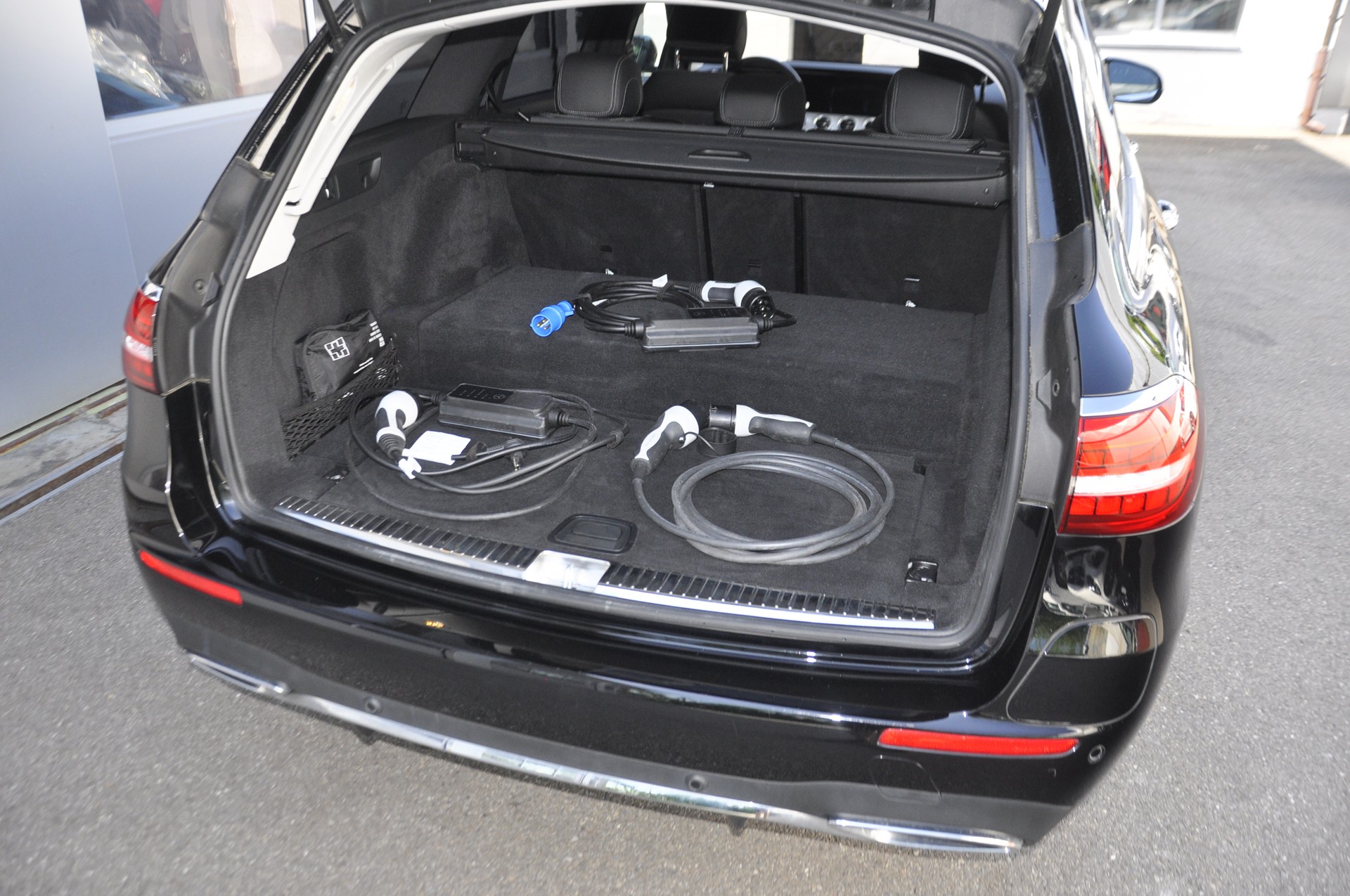 MERCEDES-BENZ E 300 de T 4Matic AMG Line 9G-Tronic-image-14