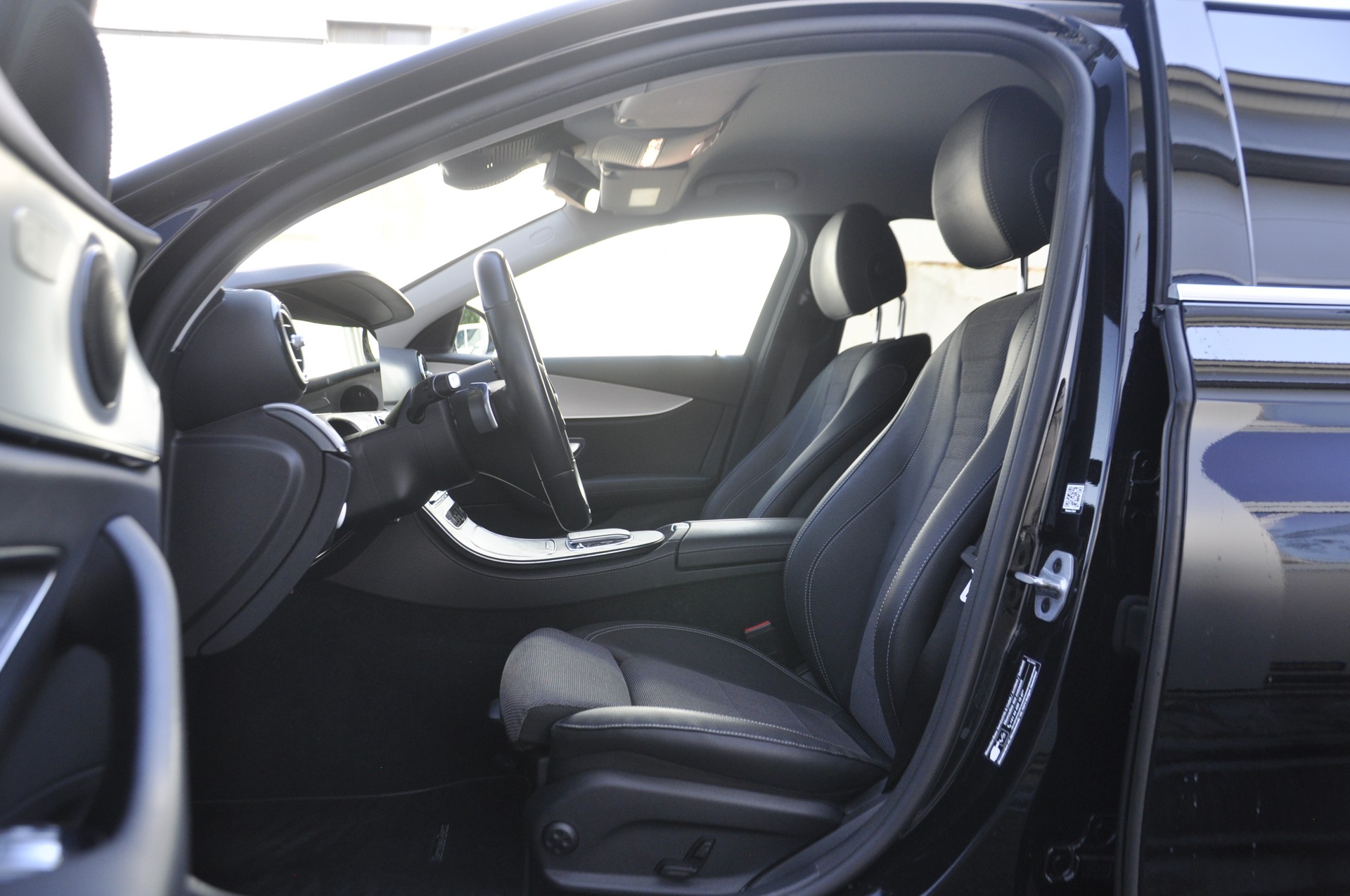 MERCEDES-BENZ E 300 de T 4Matic AMG Line 9G-Tronic-image-4