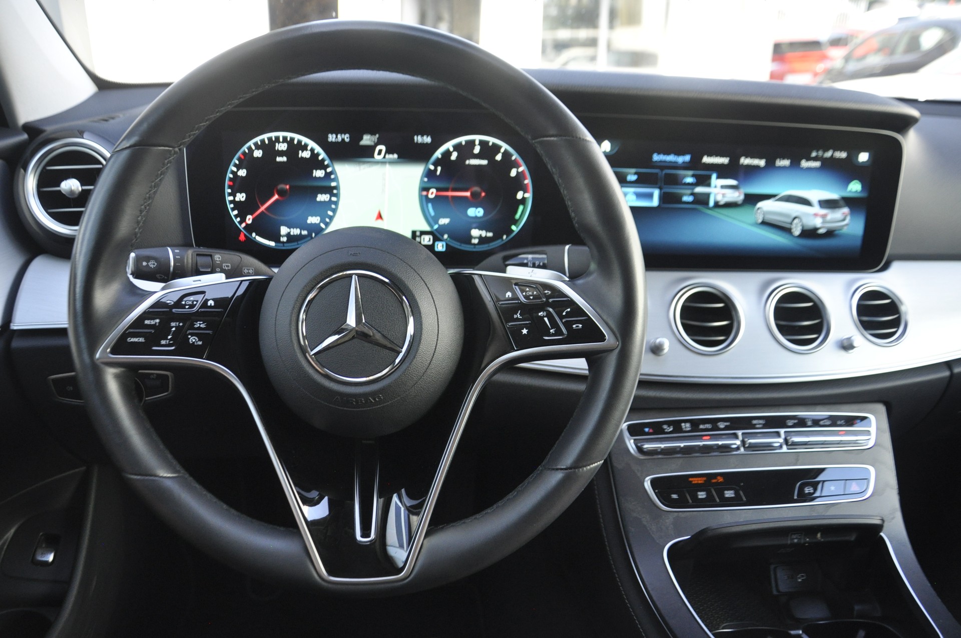 MERCEDES-BENZ E 300 de T 4Matic AMG Line 9G-Tronic-image-9