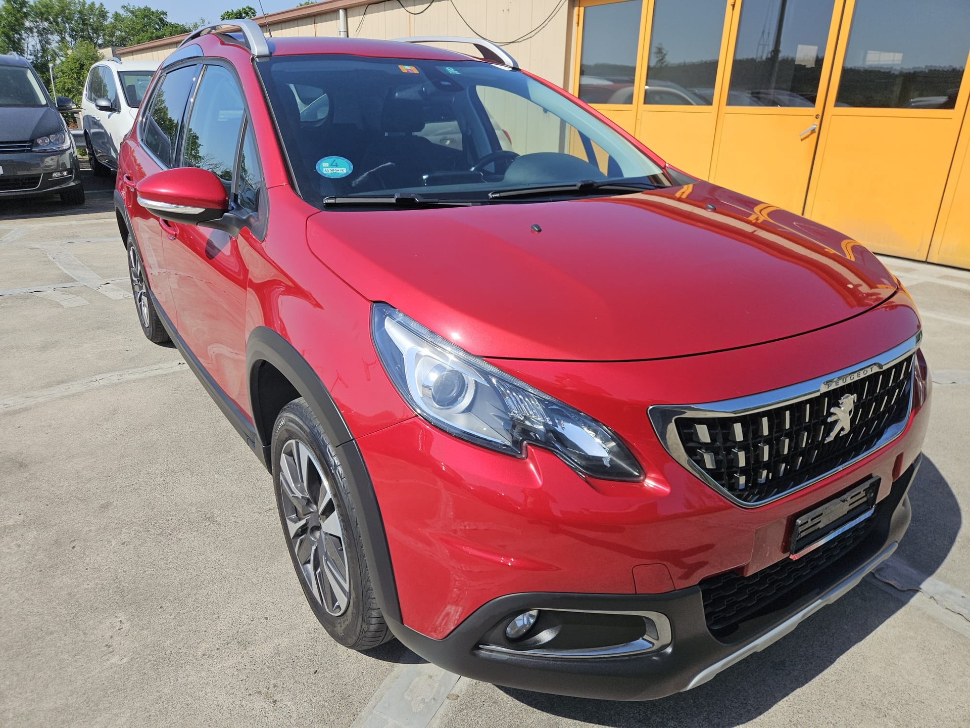 PEUGEOT 2008 1.2 PureTech Allure EAT6-image-5