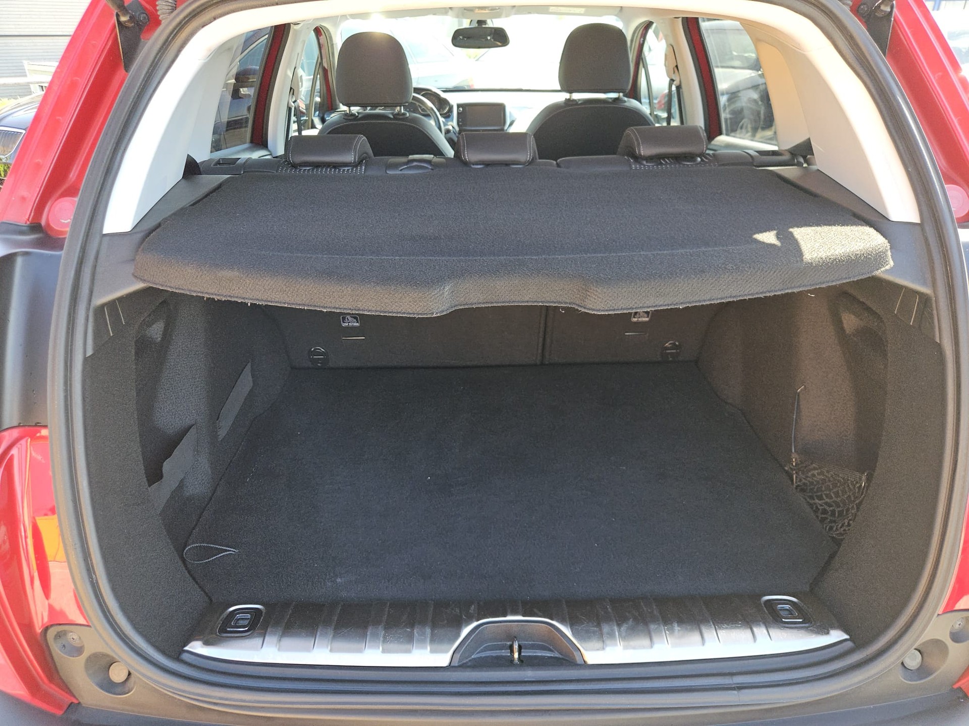 PEUGEOT 2008 1.2 PureTech Allure EAT6-image-10