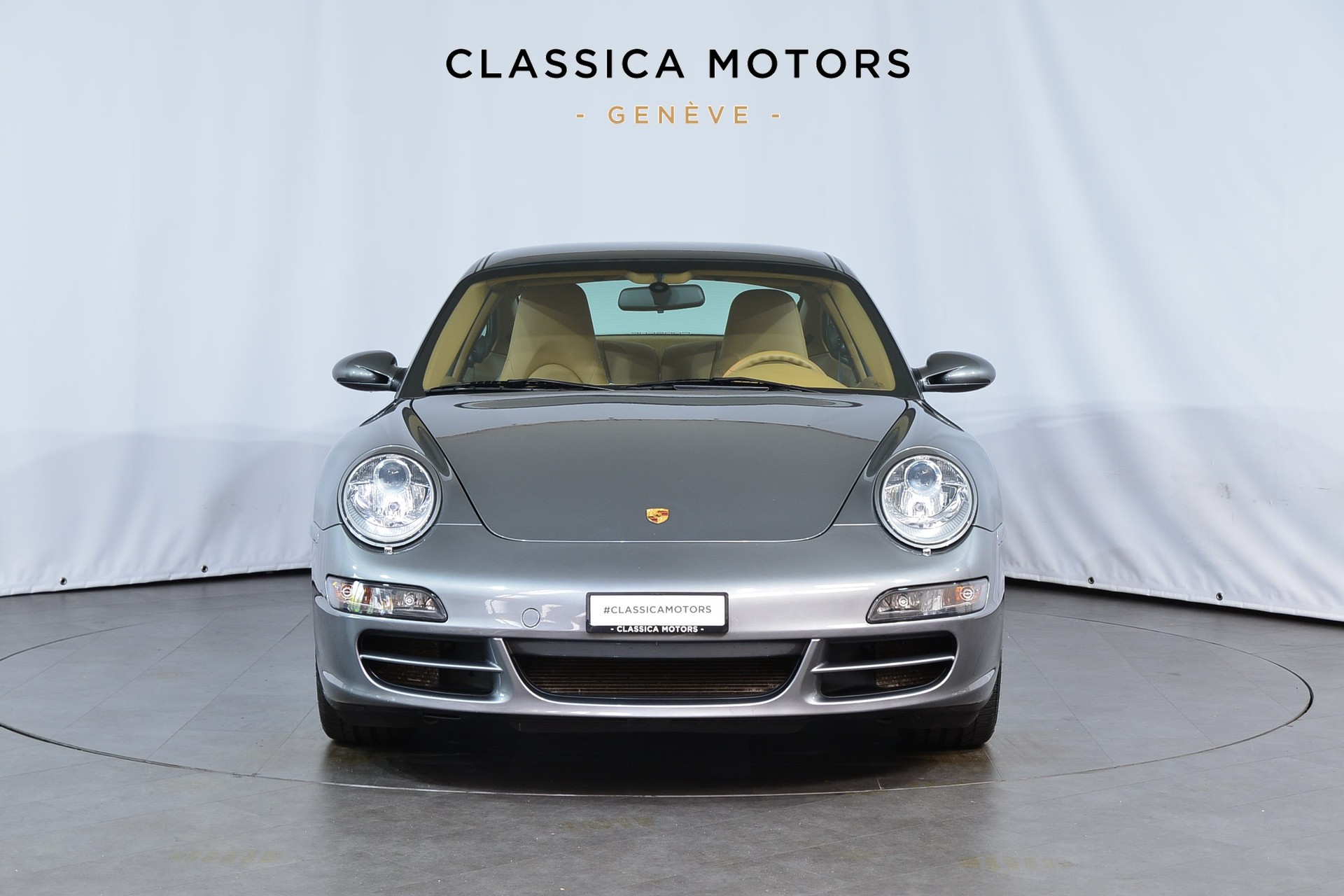 PORSCHE 911 Carrera 4S-image-8