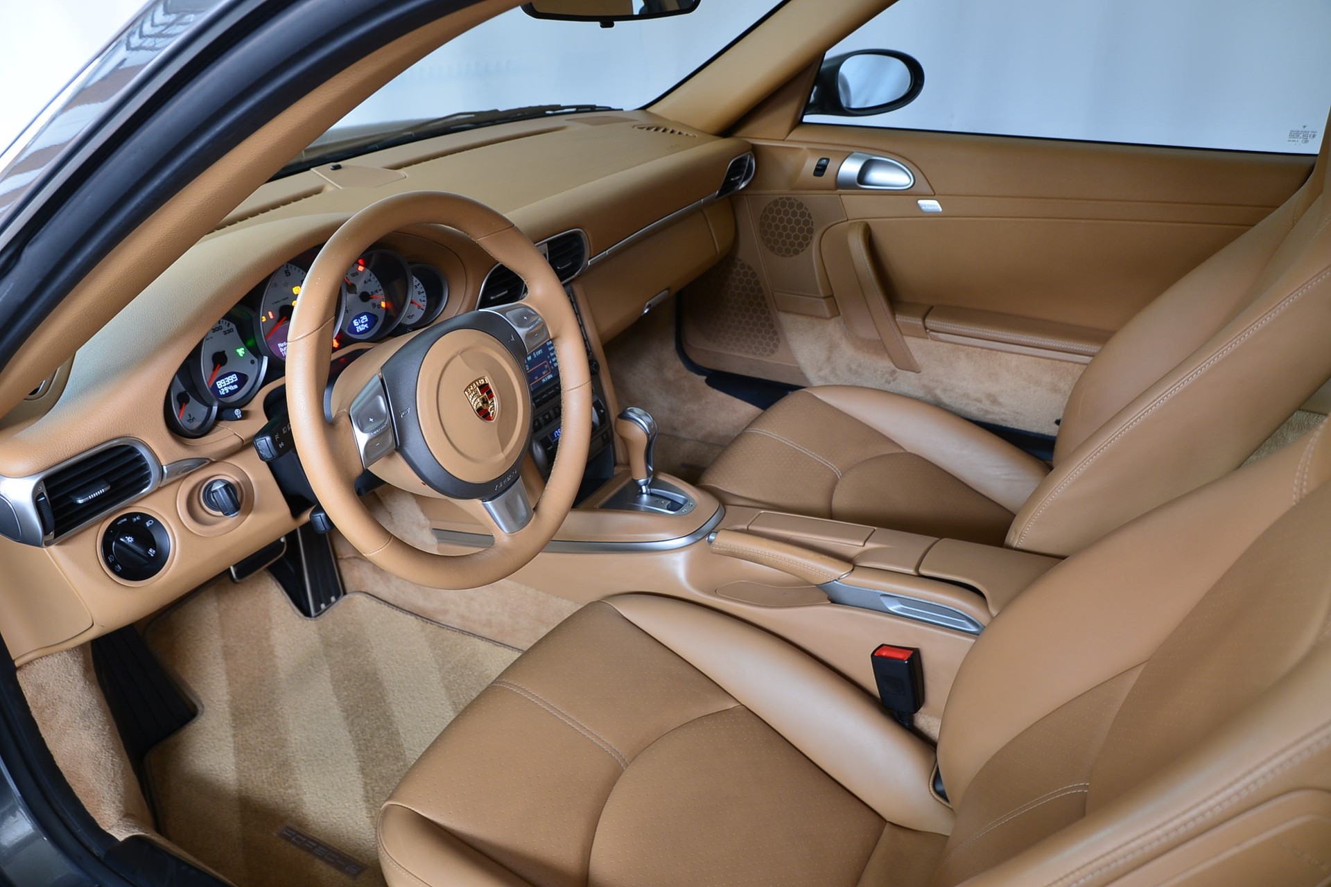 PORSCHE 911 Carrera 4S-image-9