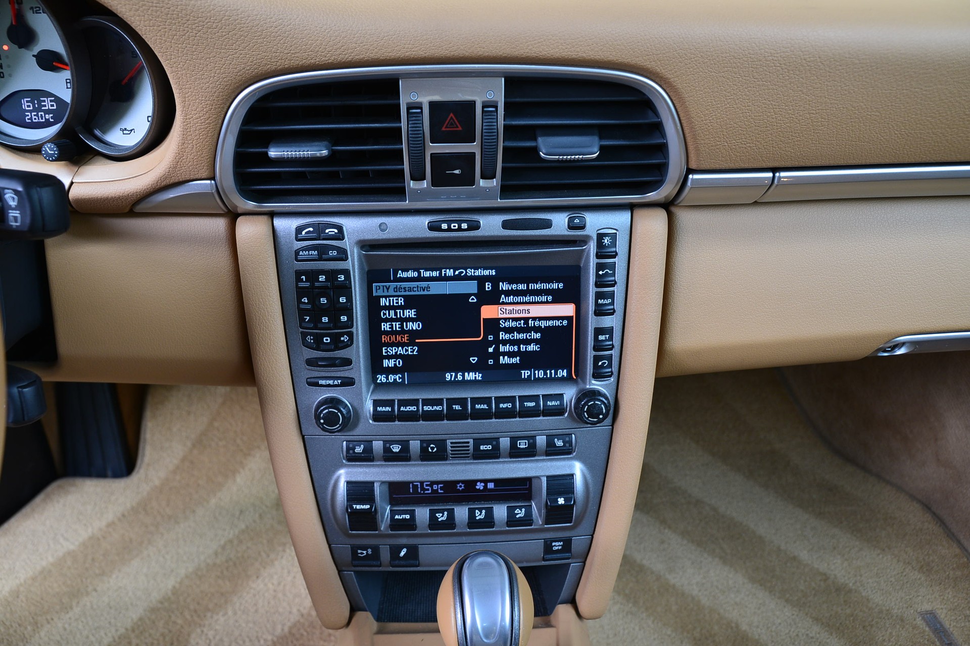 PORSCHE 911 Carrera 4S-image-12