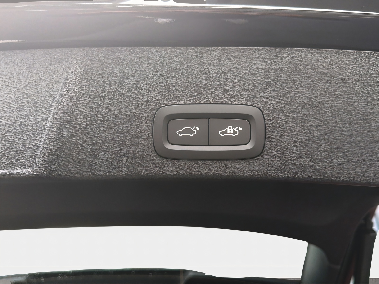 VOLVO EX40 82kWh Twin Motor AWD Xcentric Edition-image-19