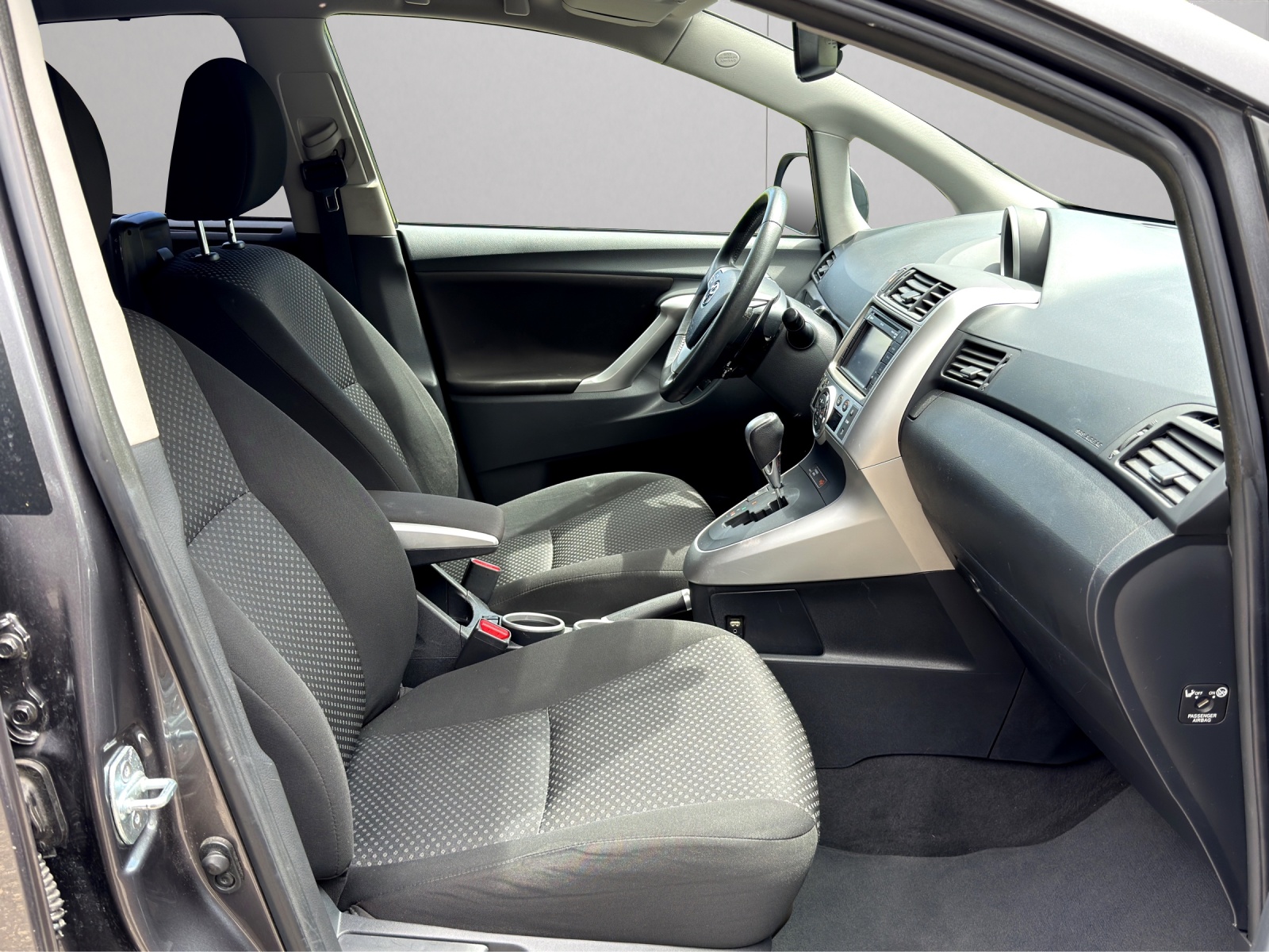 TOYOTA Verso 2.2 D-CAT Linea Sol Automatic-image-11