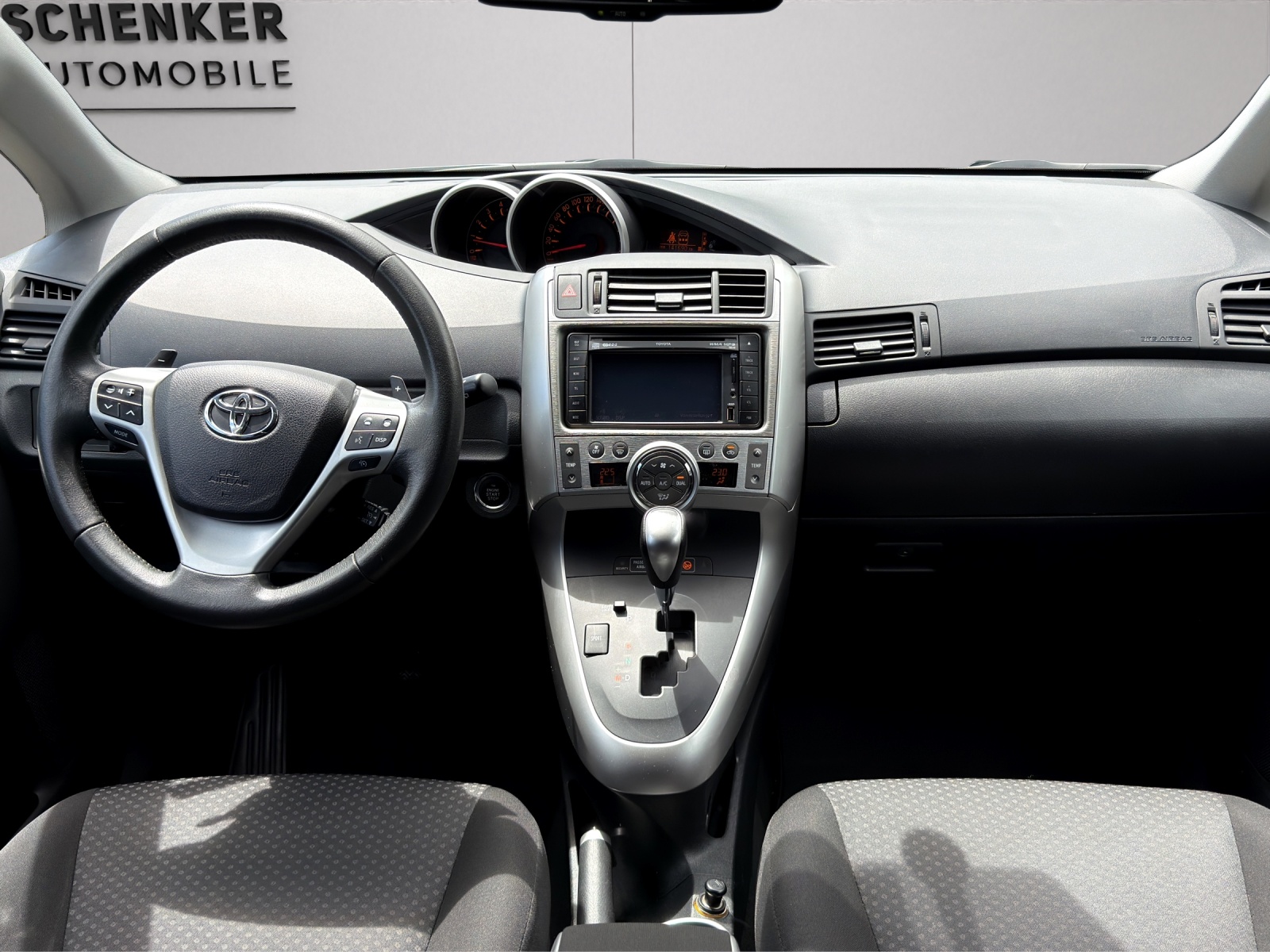 TOYOTA Verso 2.2 D-CAT Linea Sol Automatic-image-7