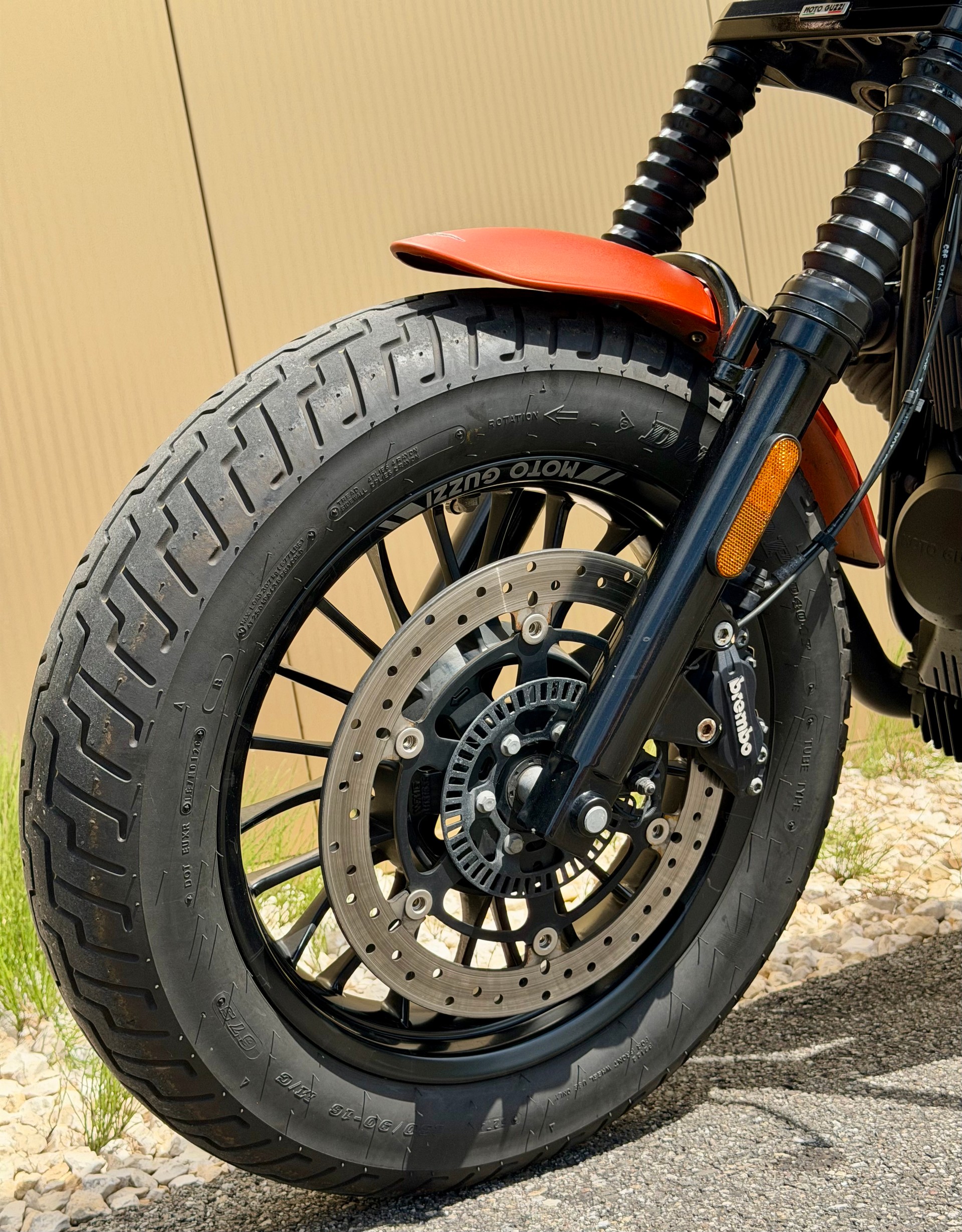 MOTO GUZZI V9 Bobber Sport 850 ABS-image-8