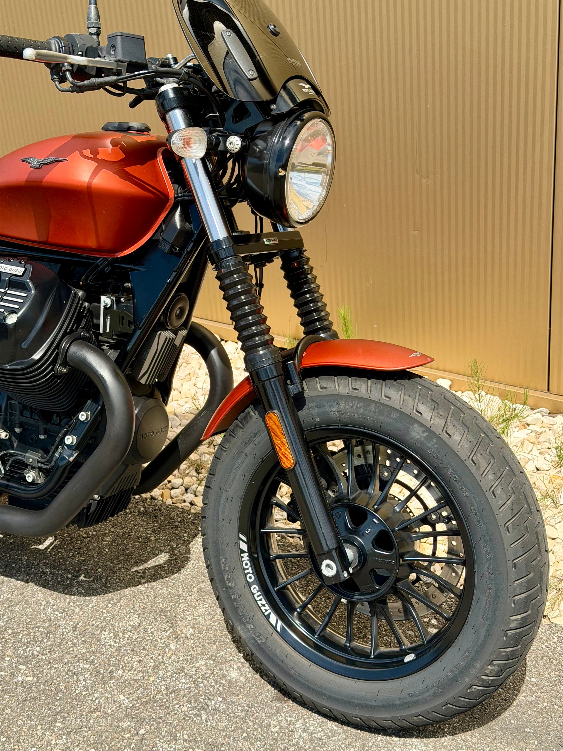 MOTO GUZZI V9 Bobber Sport 850 ABS-image-1