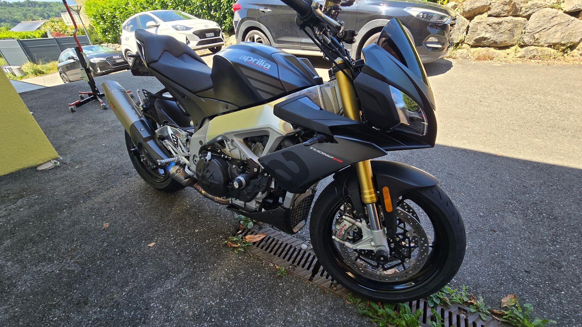 APRILIA Tuono V4 1100 RR-image-1