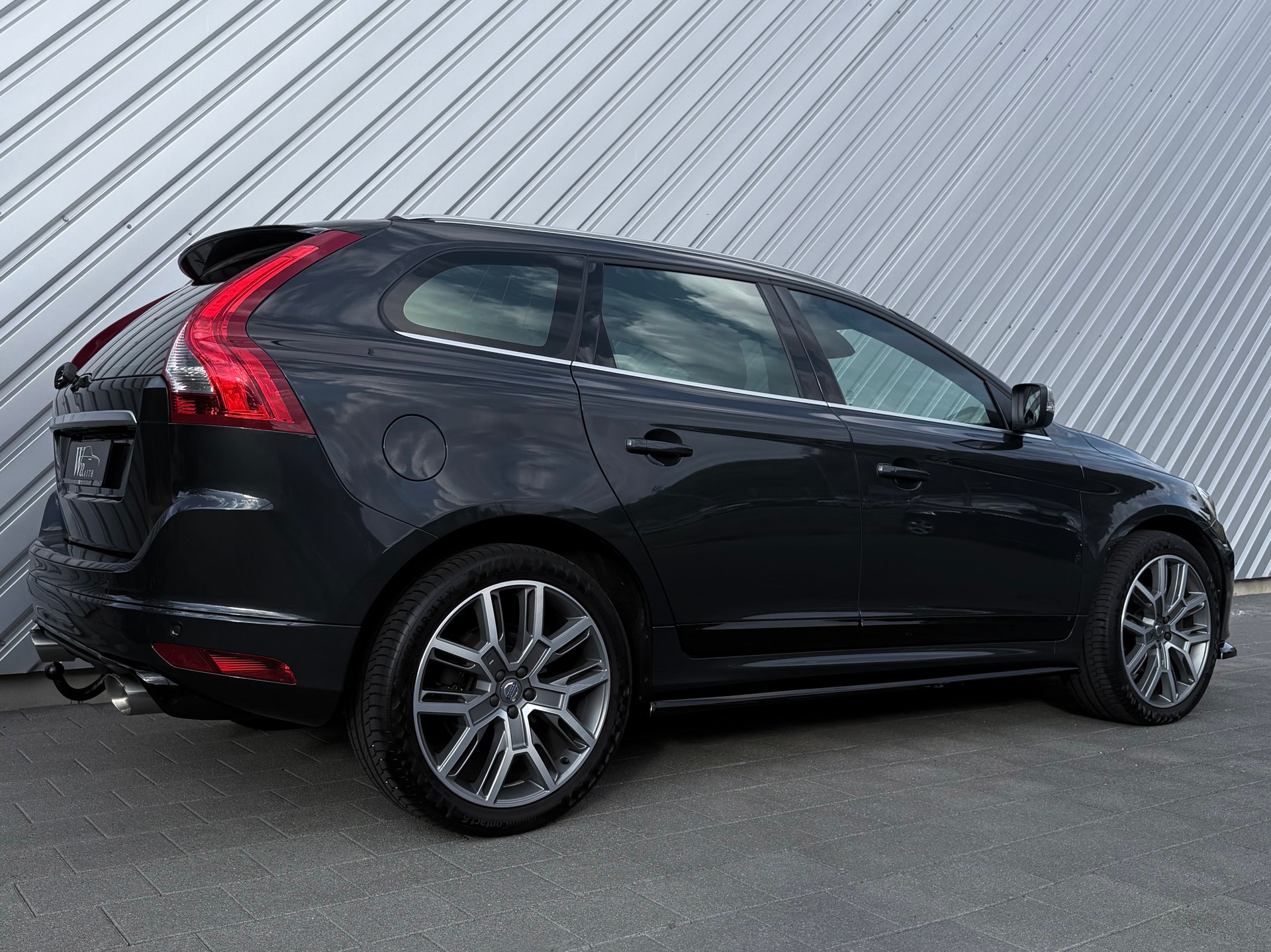 VOLVO XC60 D5 AWD R-Design Geartronic Polestar-showroom-element-2