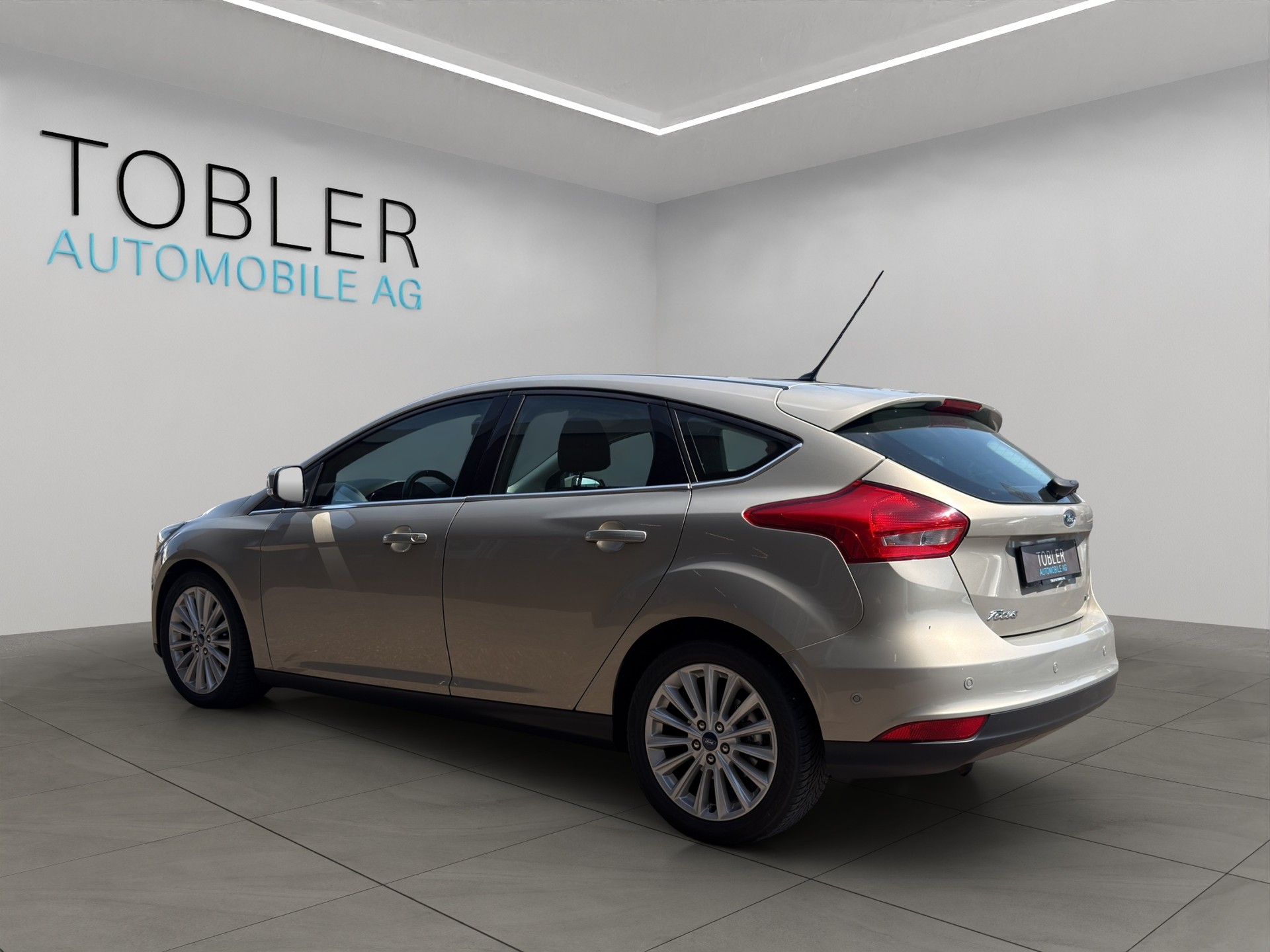 FORD Focus 1.0 SCTi Titanium-image-4