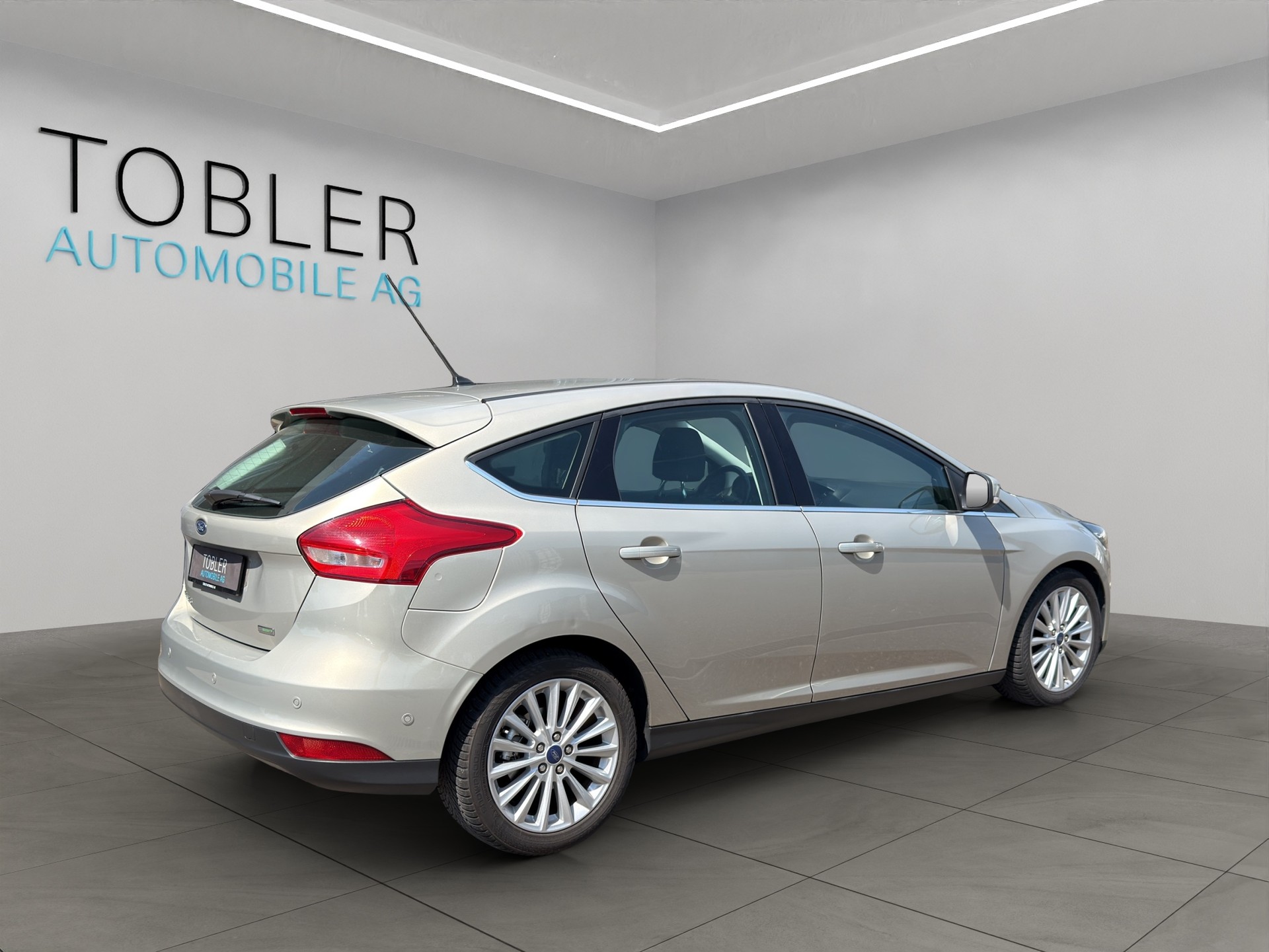 FORD Focus 1.0 SCTi Titanium-image-6