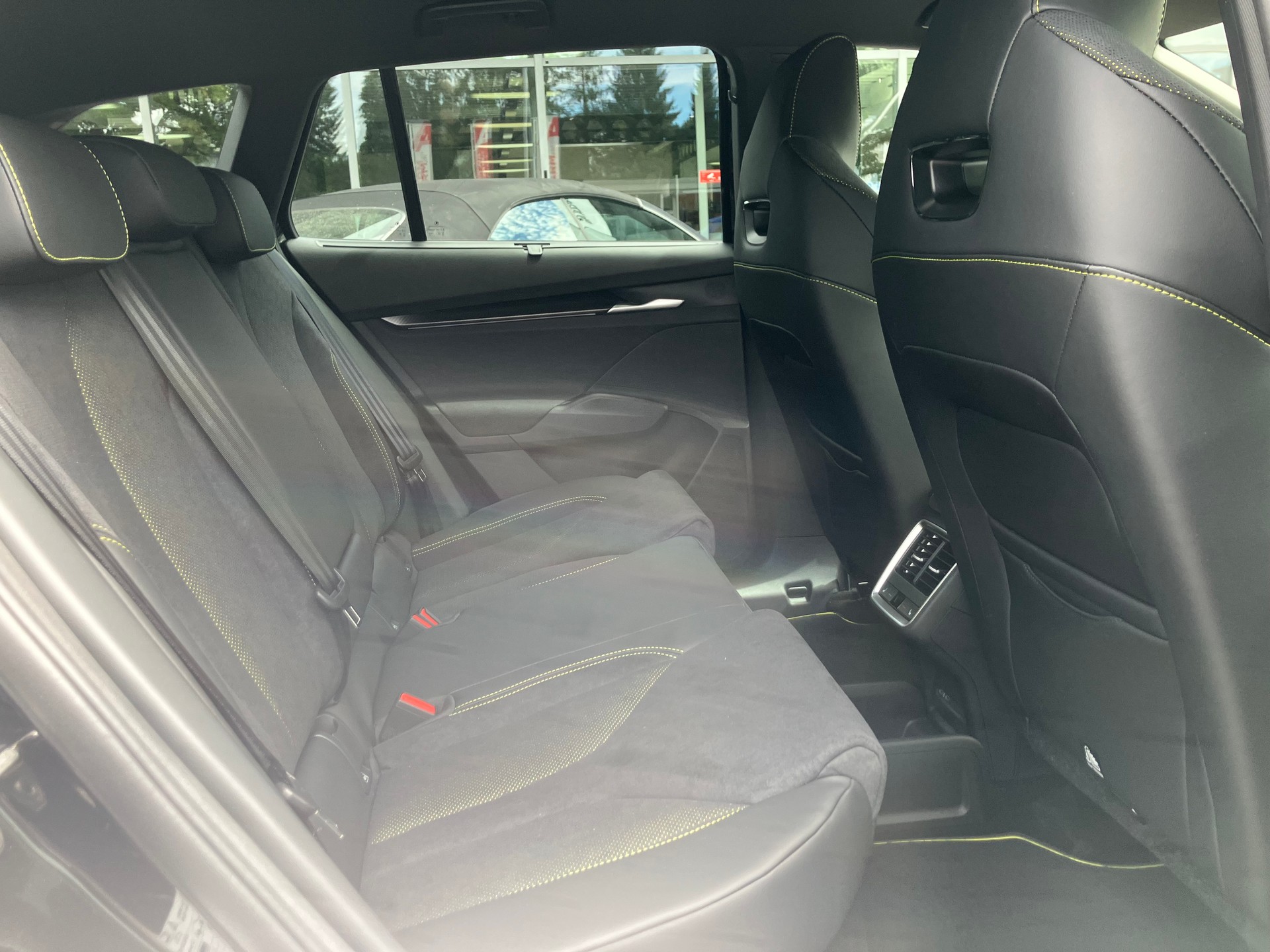 SKODA Enyaq 4x4 RS-image-7
