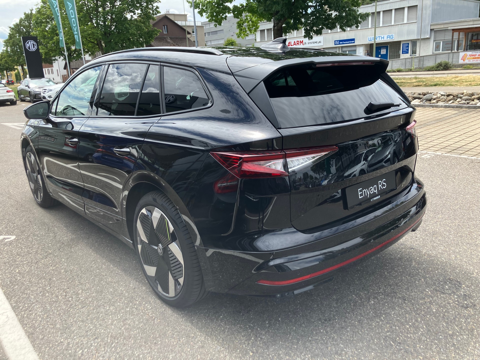 SKODA Enyaq 4x4 RS-image-4