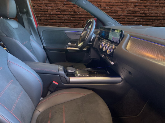 MERCEDES-BENZ EQA 300 AMG Line 4Matic-image-11