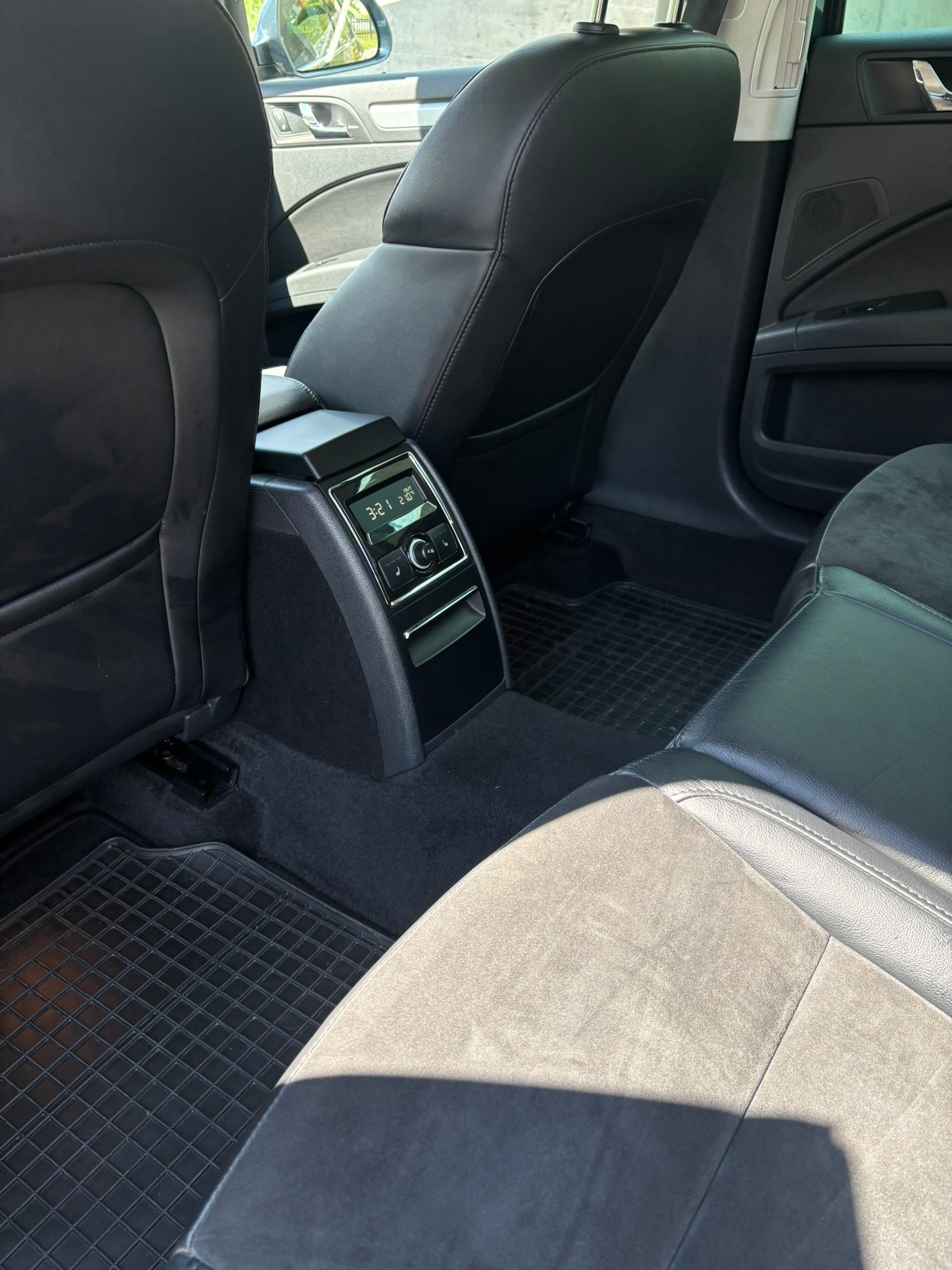 SKODA 2.0 TDI 170 Eleg. 4x4 DSG S/S-image-17
