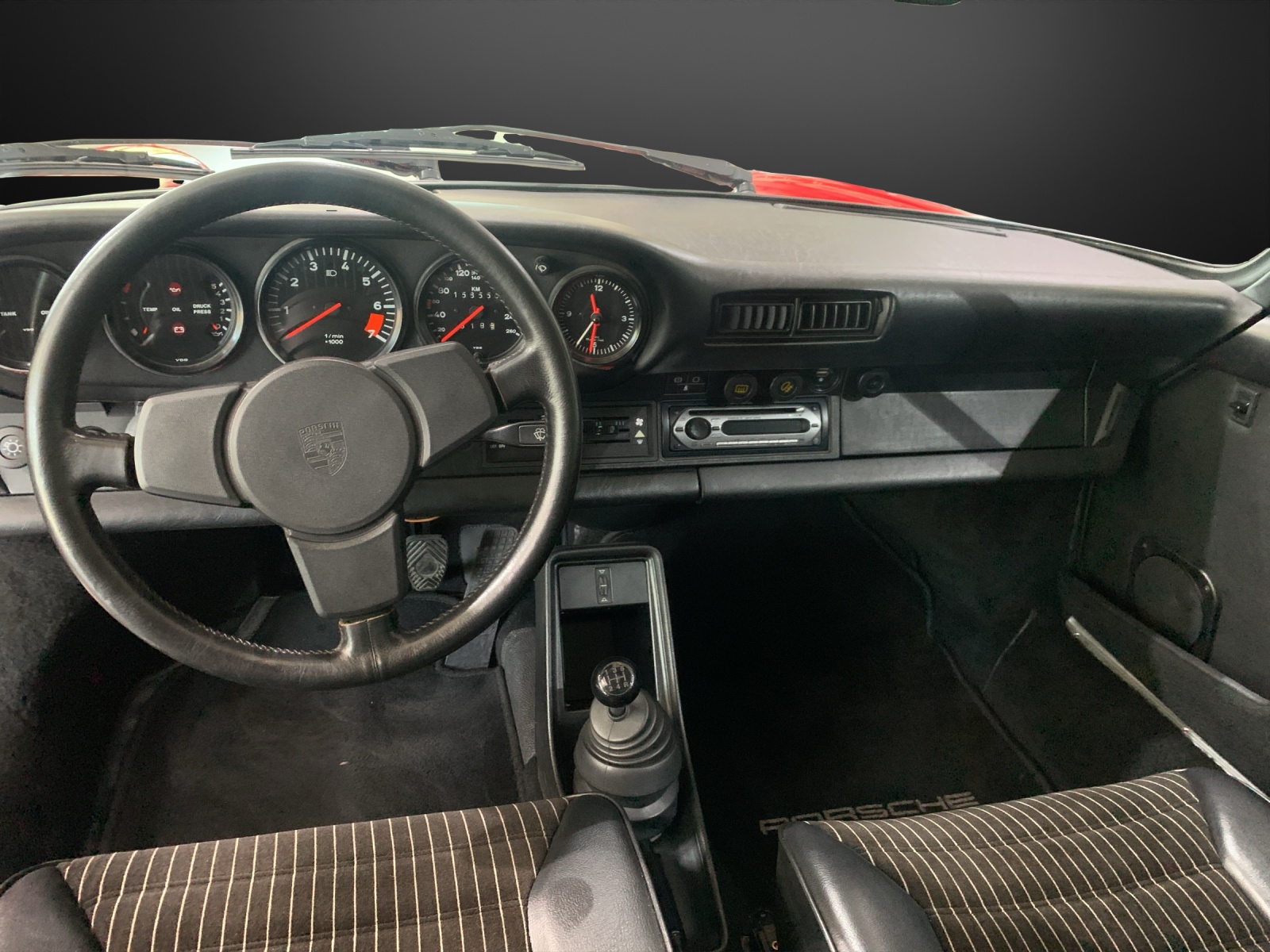 PORSCHE 911 Carrera-image-9