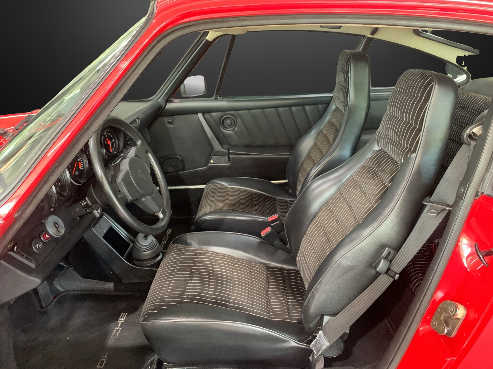 PORSCHE 911 Carrera-image-7