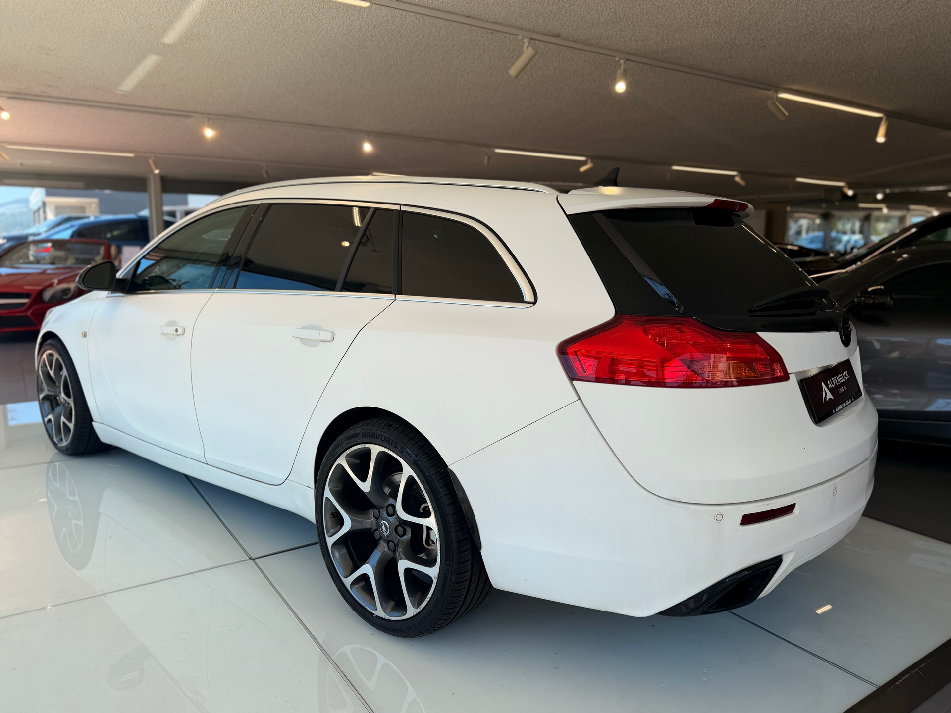 OPEL Insignia Sports Tourer 2.8 Turbo OPC 4WD-image-11