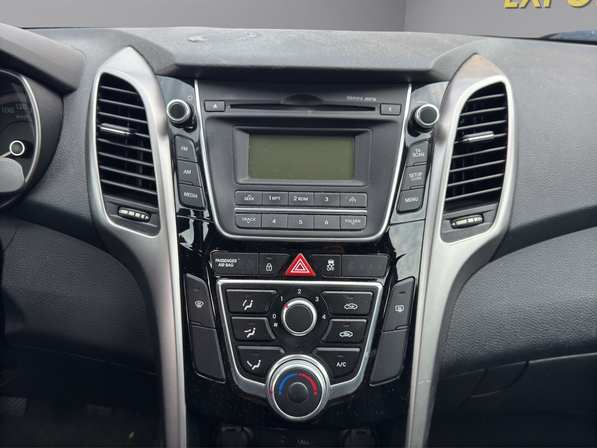 HYUNDAI i30 1.4 Comfort-image-13