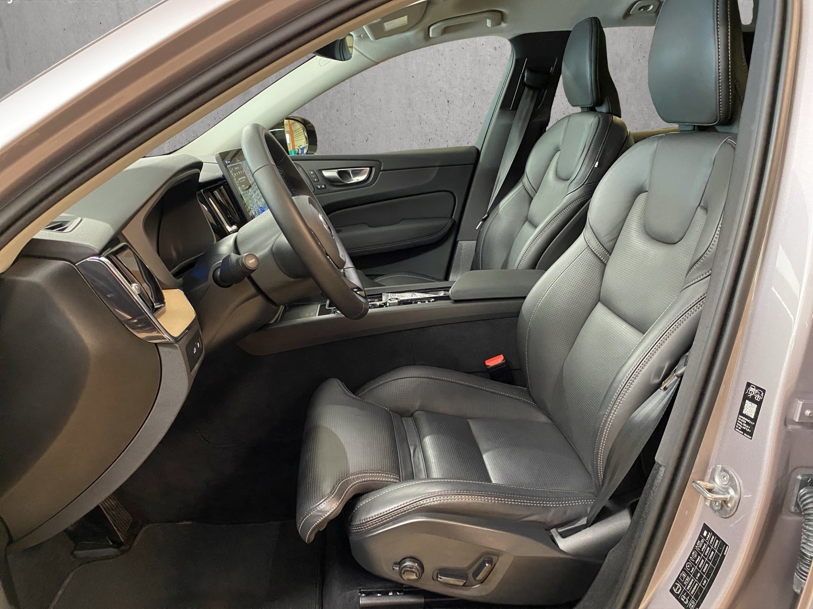 VOLVO XC60 T6 eAWD PluginHybrid Plus Dark Geartronic-image-7