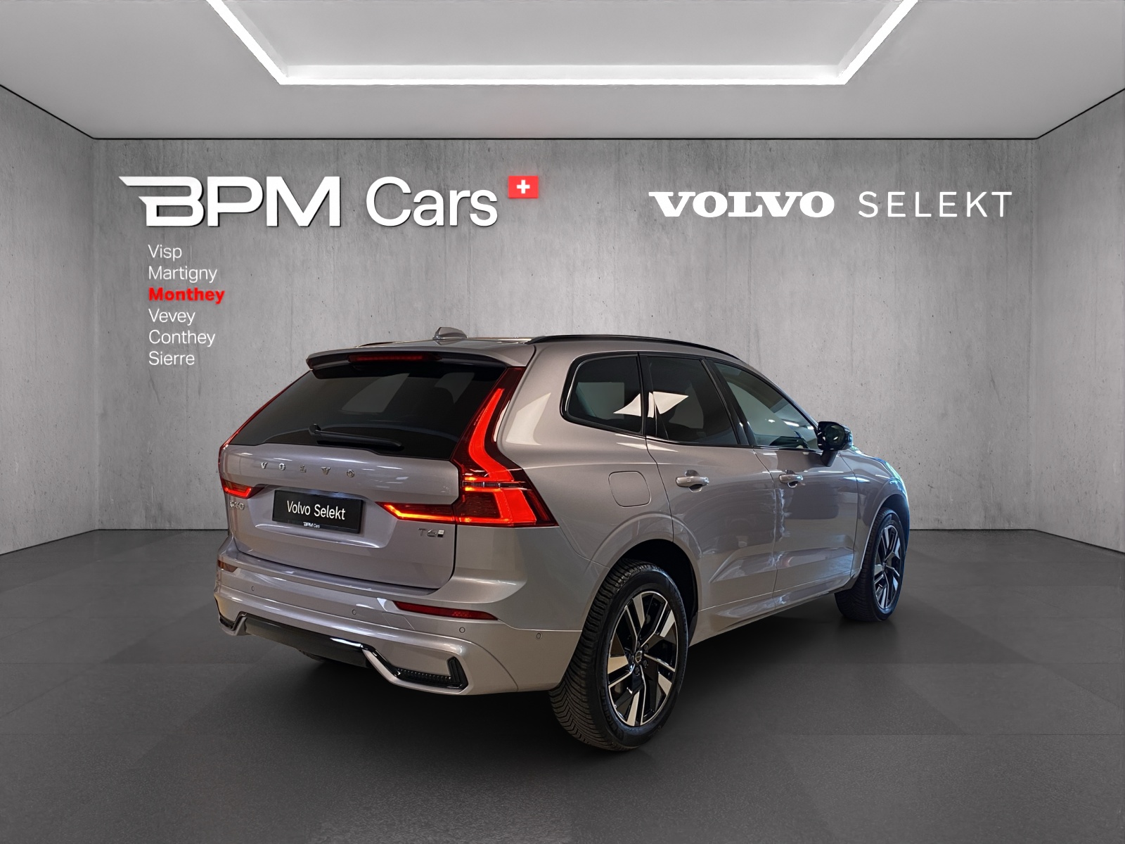 VOLVO XC60 T6 eAWD PluginHybrid Plus Dark Geartronic-image-4