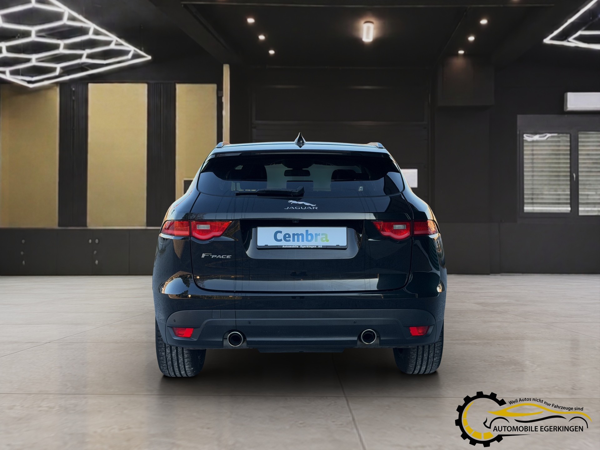 JAGUAR F-Pace 3.0 V6 D Prestige AWD-image-5