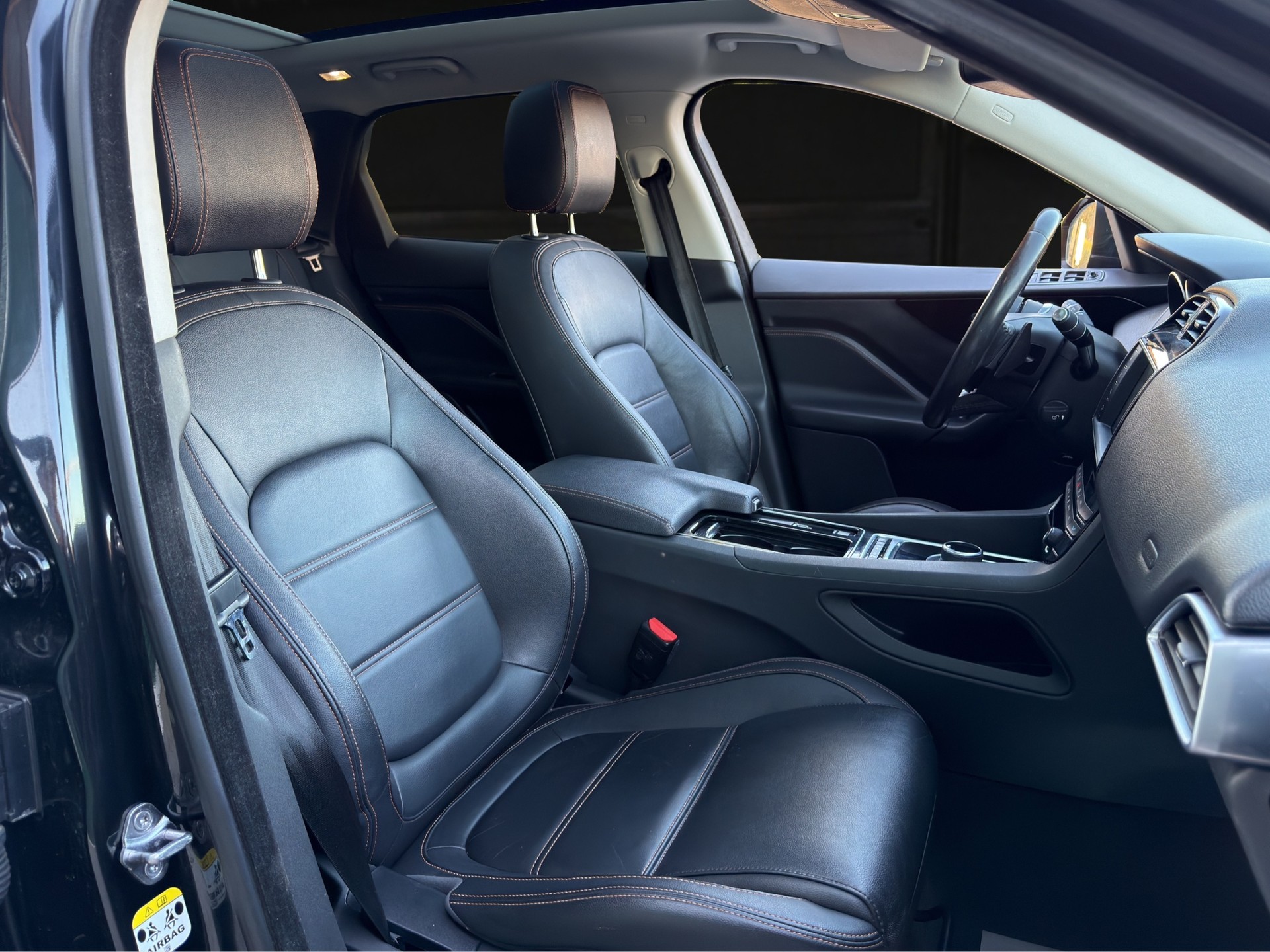 JAGUAR F-Pace 3.0 V6 D Prestige AWD-image-9