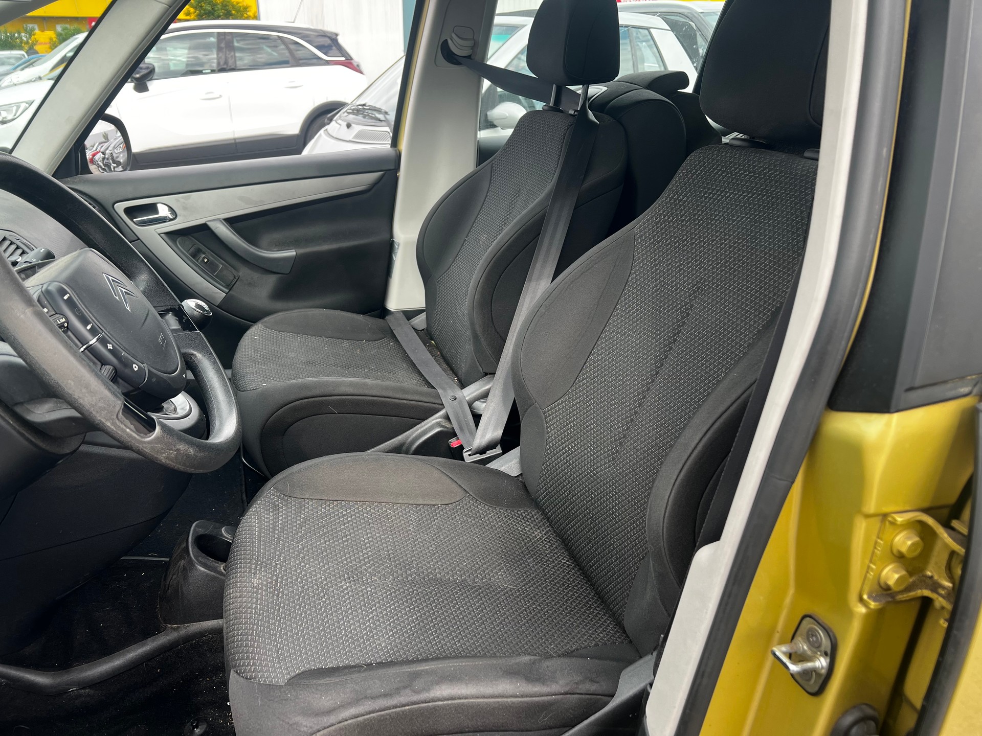 CITROEN Grand C4 Picasso 1.6 HDI 16V Essentiel-image-6