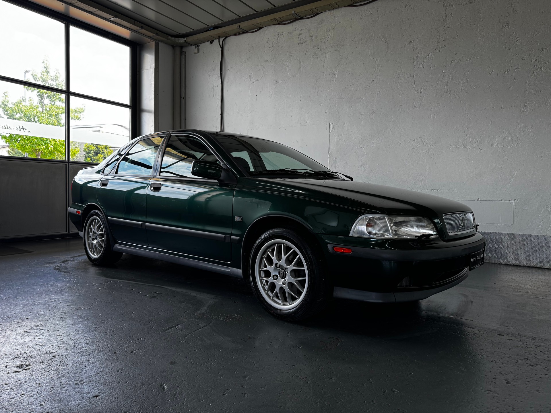 VOLVO S40 2.0-showroom-element-1