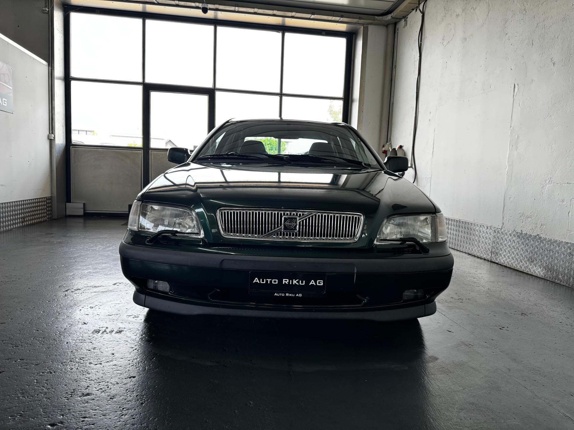VOLVO S40 2.0-showroom-element-3