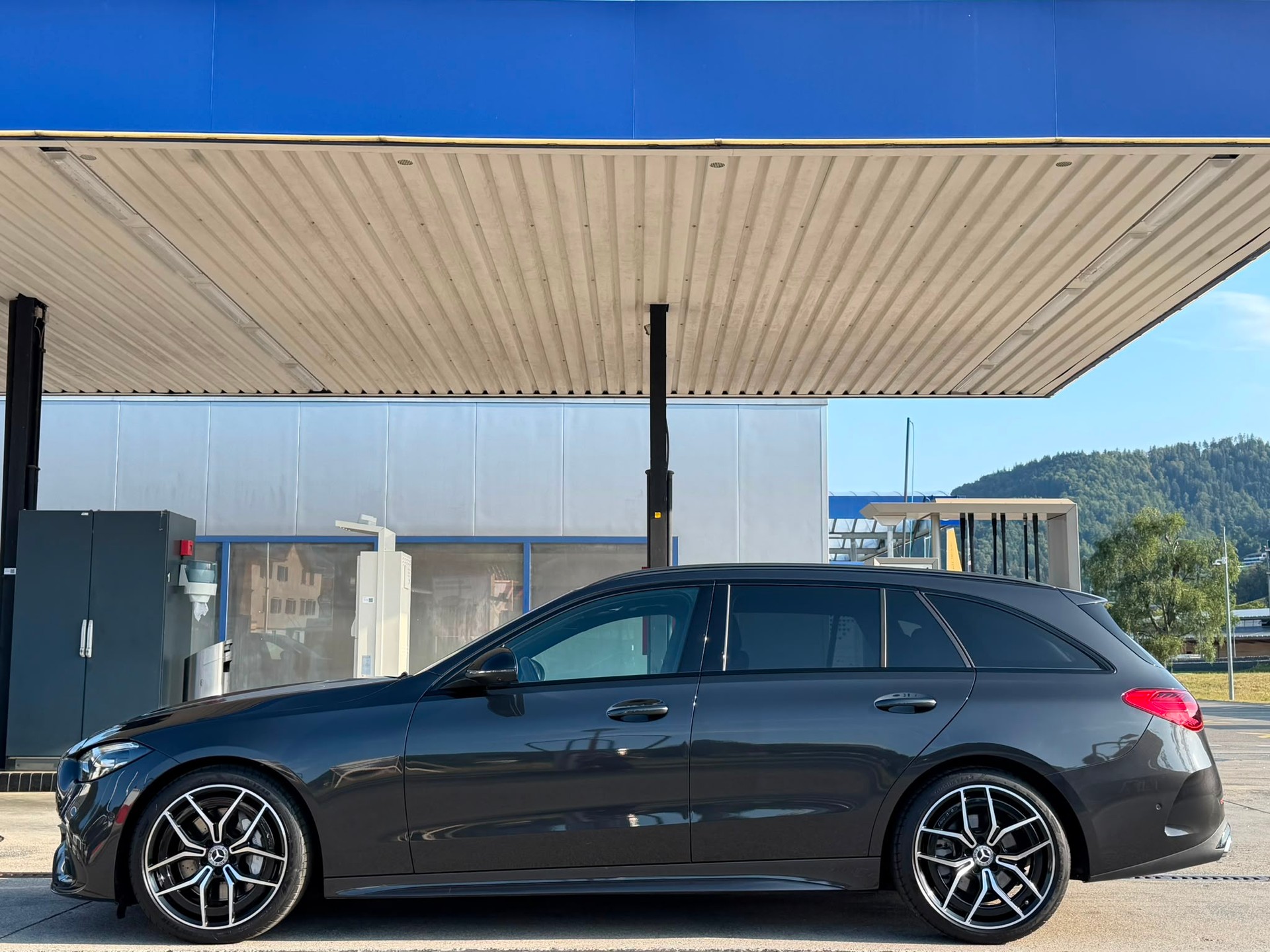 MERCEDES-BENZ C 300 T 4Matic AMG Line *Top Zustand**Top Ausstattung**8-Fach**Garantie*-showroom-element-3