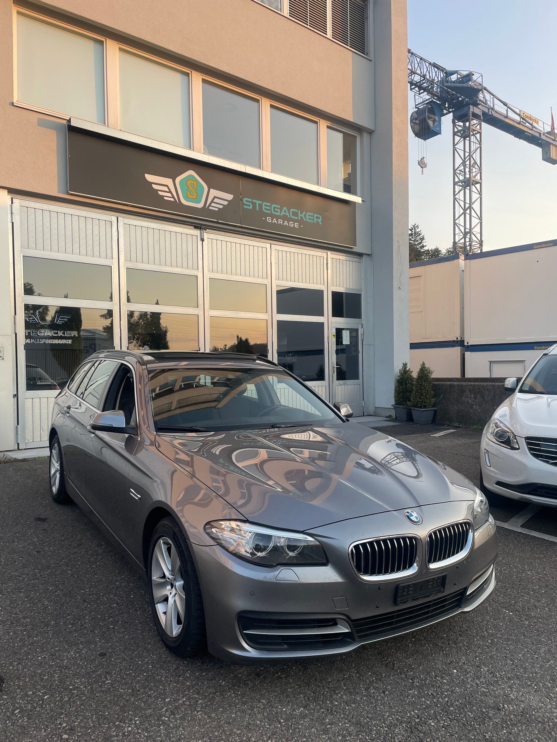BMW 520d Touring xDrive Steptronic-showroom-element-1