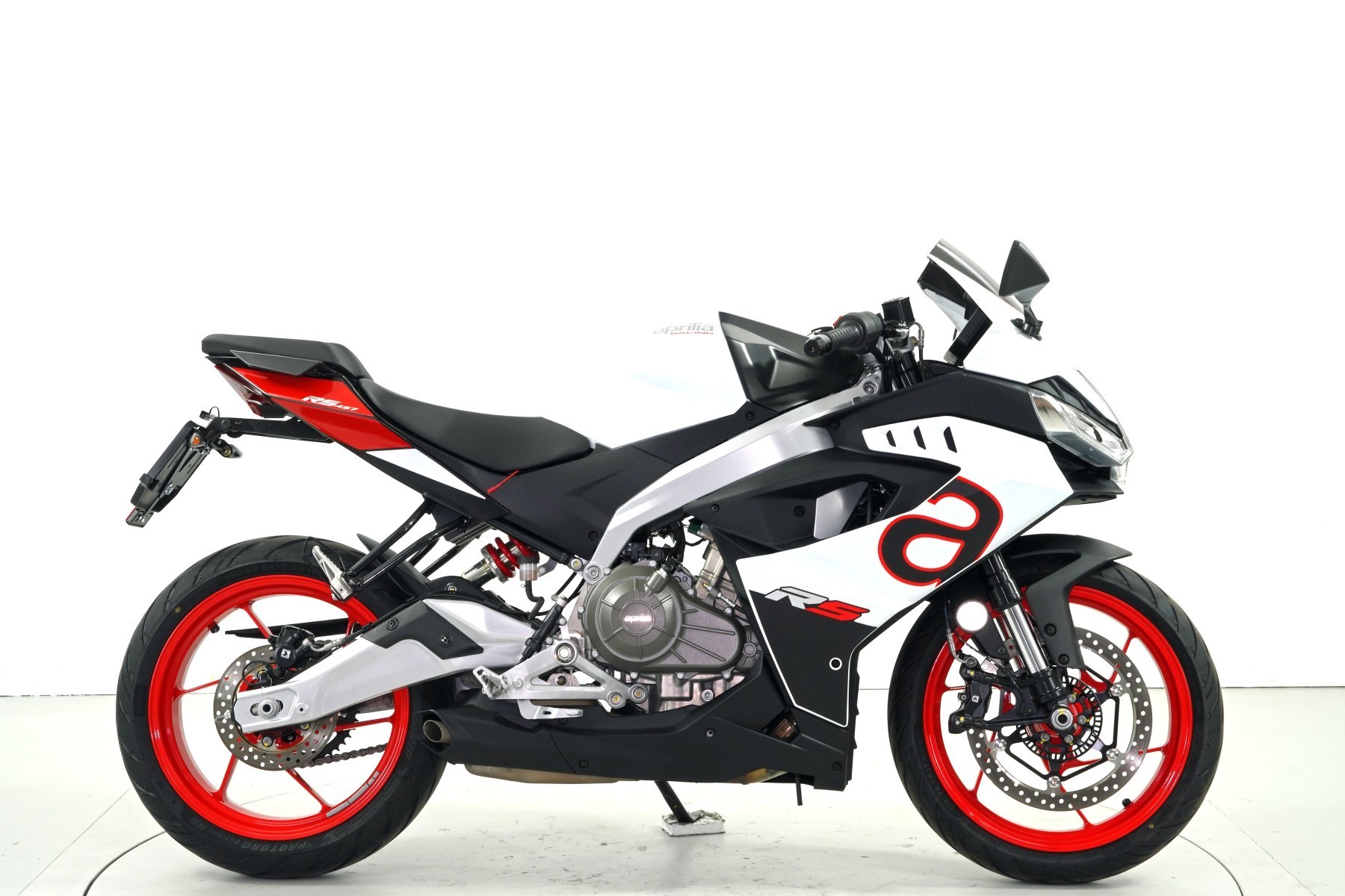 APRILIA RS 475-showroom-element-3