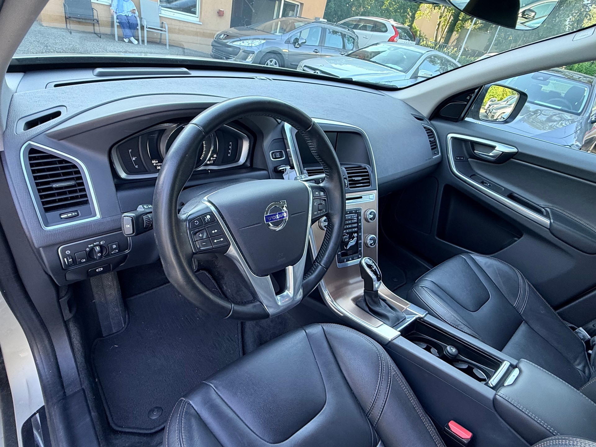 VOLVO XC60 D3 Executive Geartronic-image-12