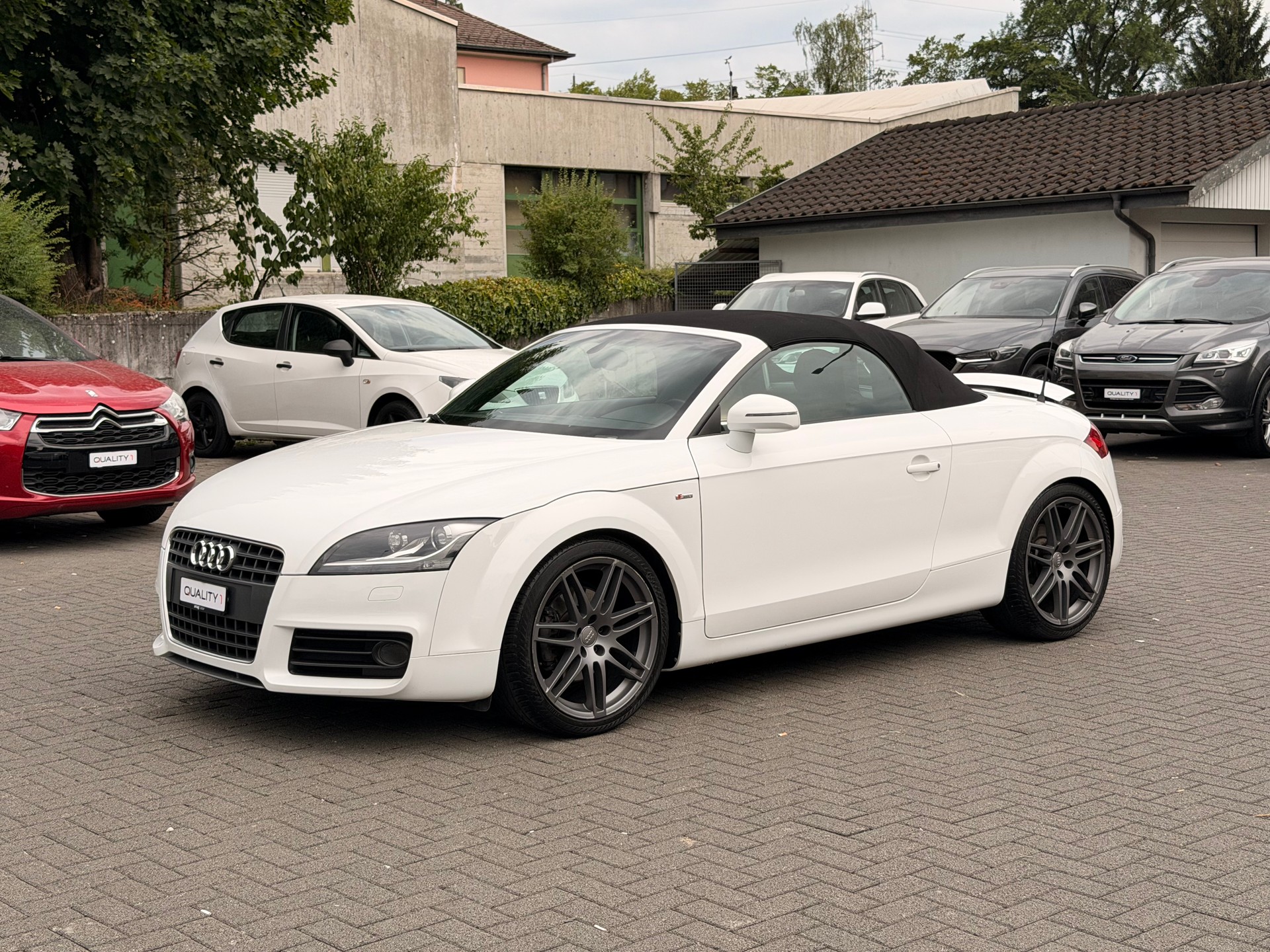 AUDI TT Roadster 2.0 TFSI S-Line-showroom-element-1