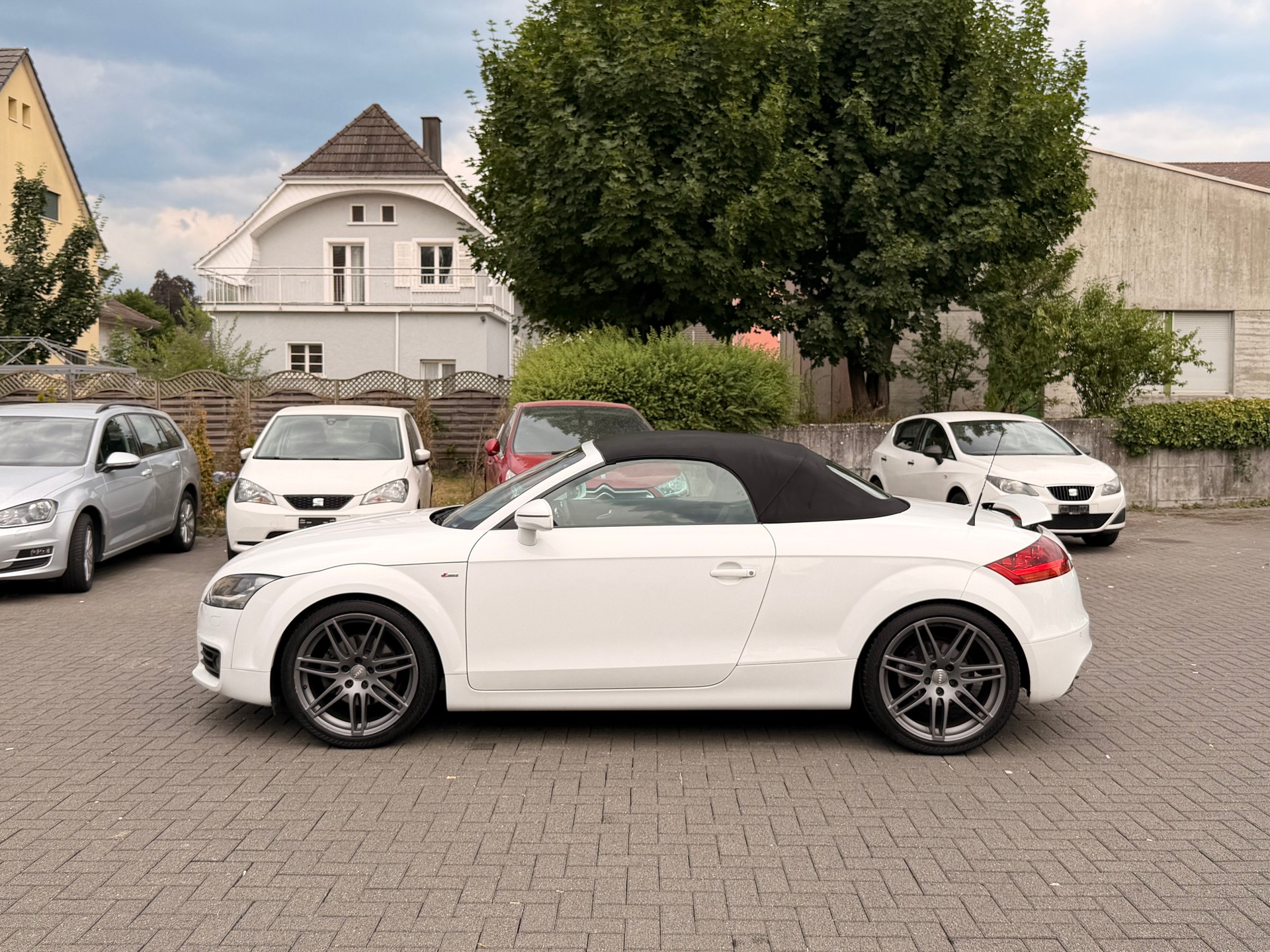 AUDI TT Roadster 2.0 TFSI S-Line-showroom-element-2