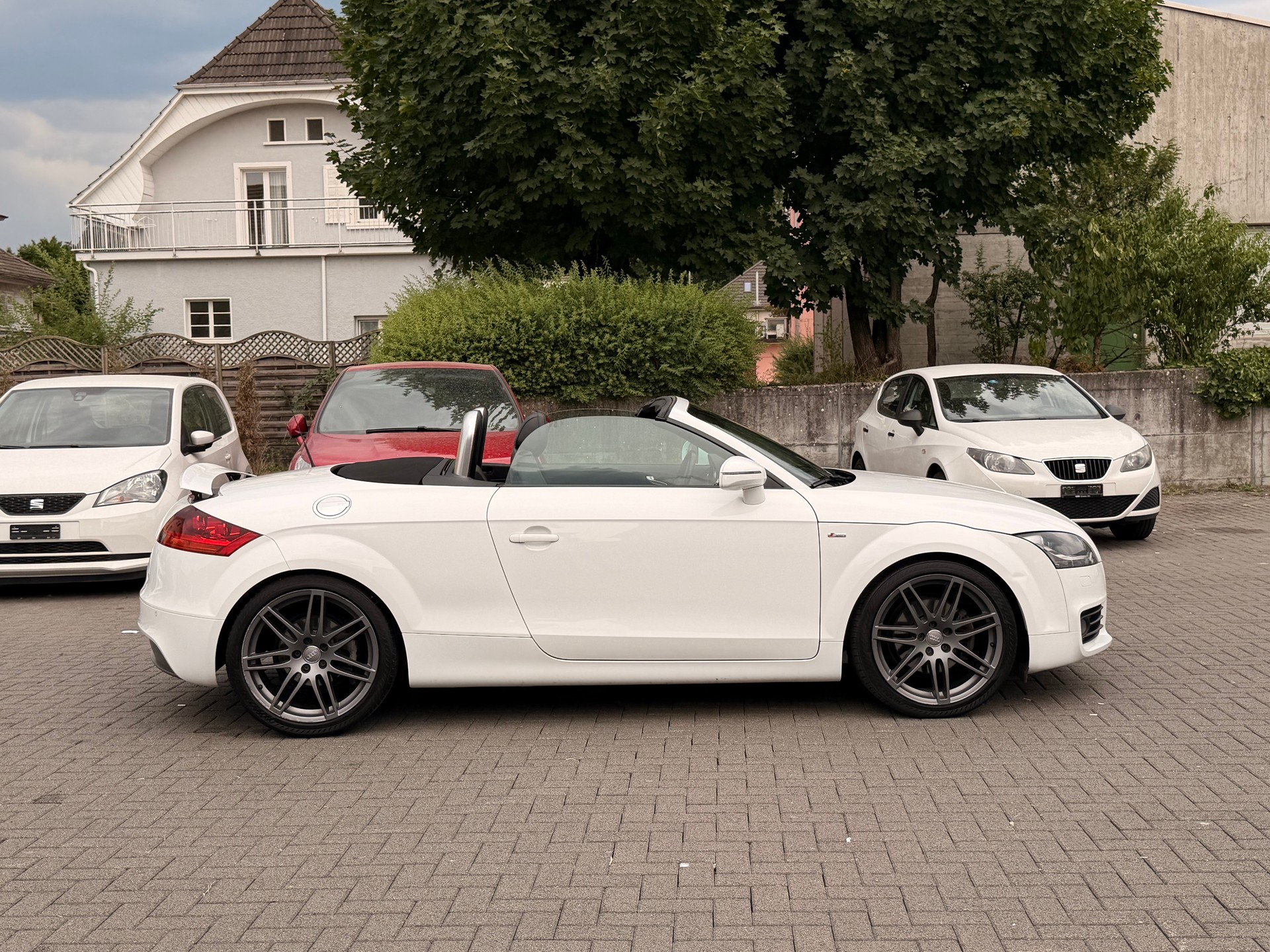 AUDI TT Roadster 2.0 TFSI S-Line-image-5