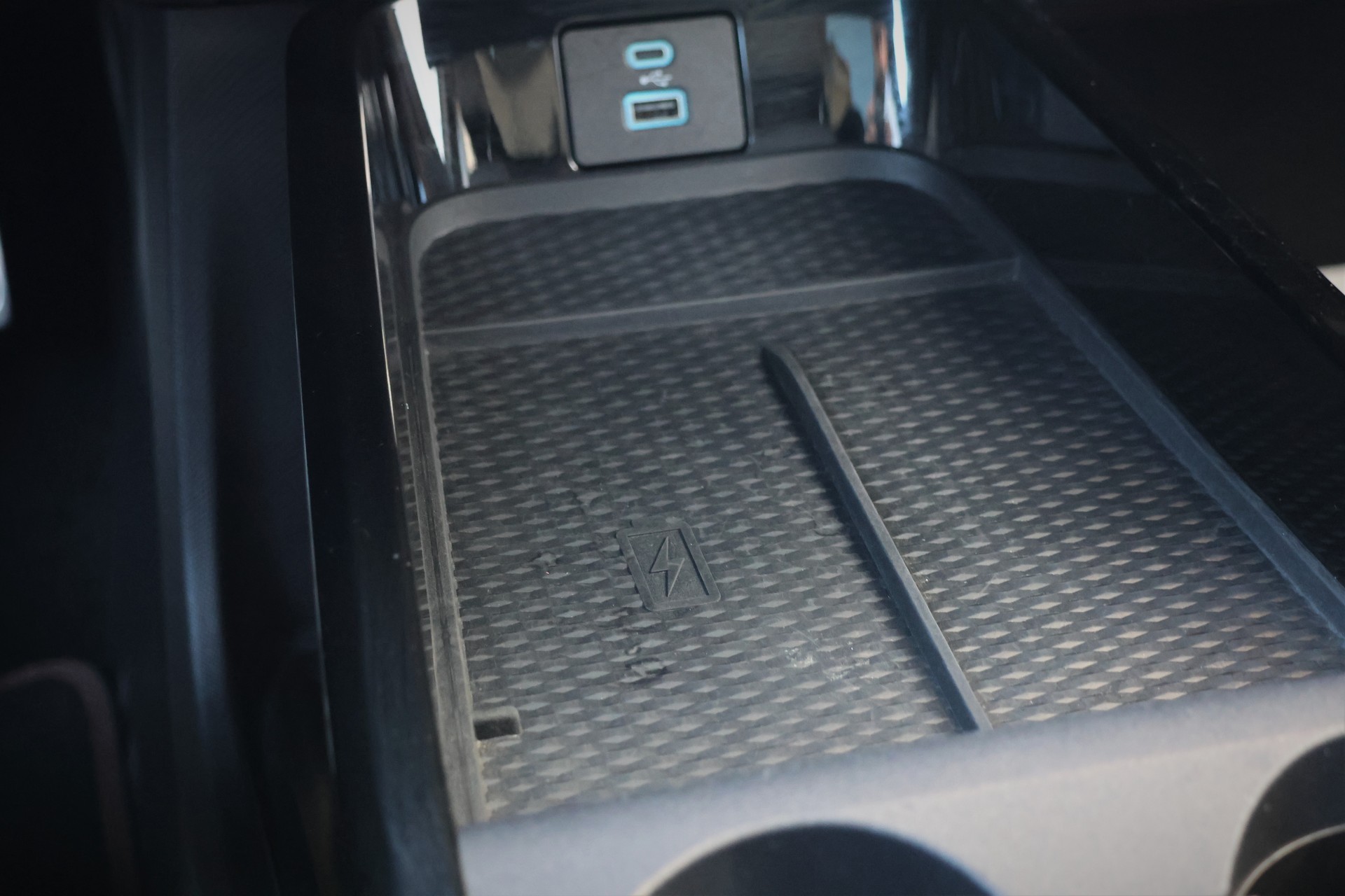 FORD Mustang MACH-E AWD 72.6 kWh (CH)-image-29