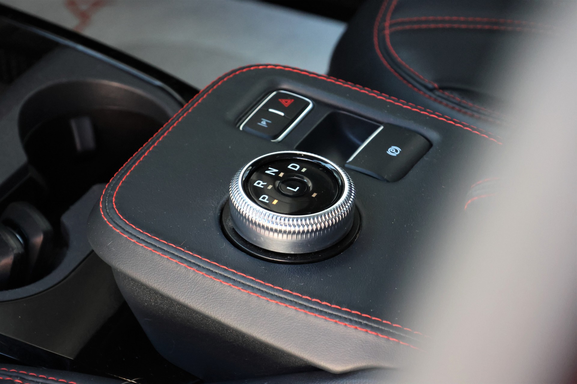 FORD Mustang MACH-E AWD 72.6 kWh (CH)-image-9