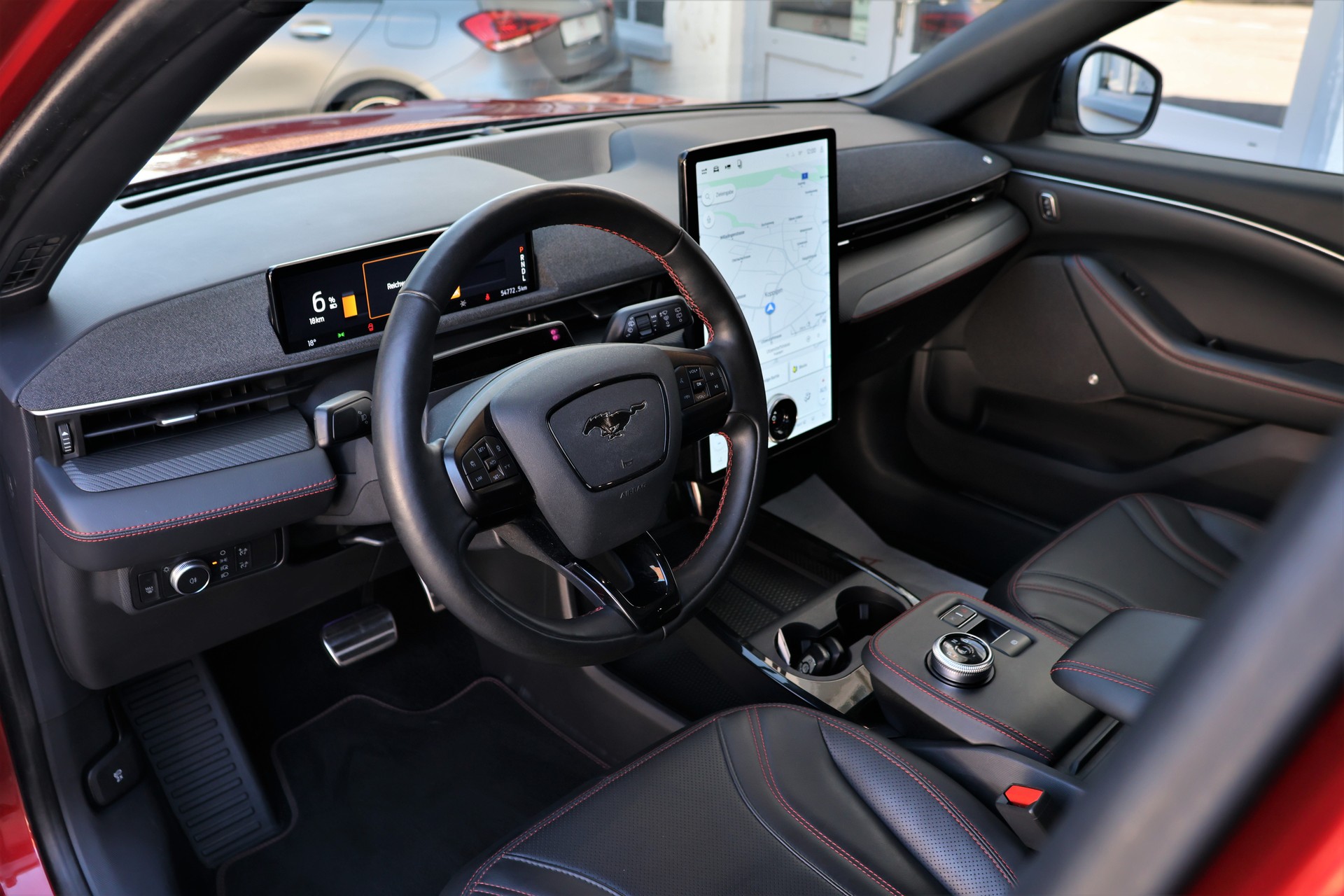 FORD Mustang MACH-E AWD 72.6 kWh (CH)-image-8