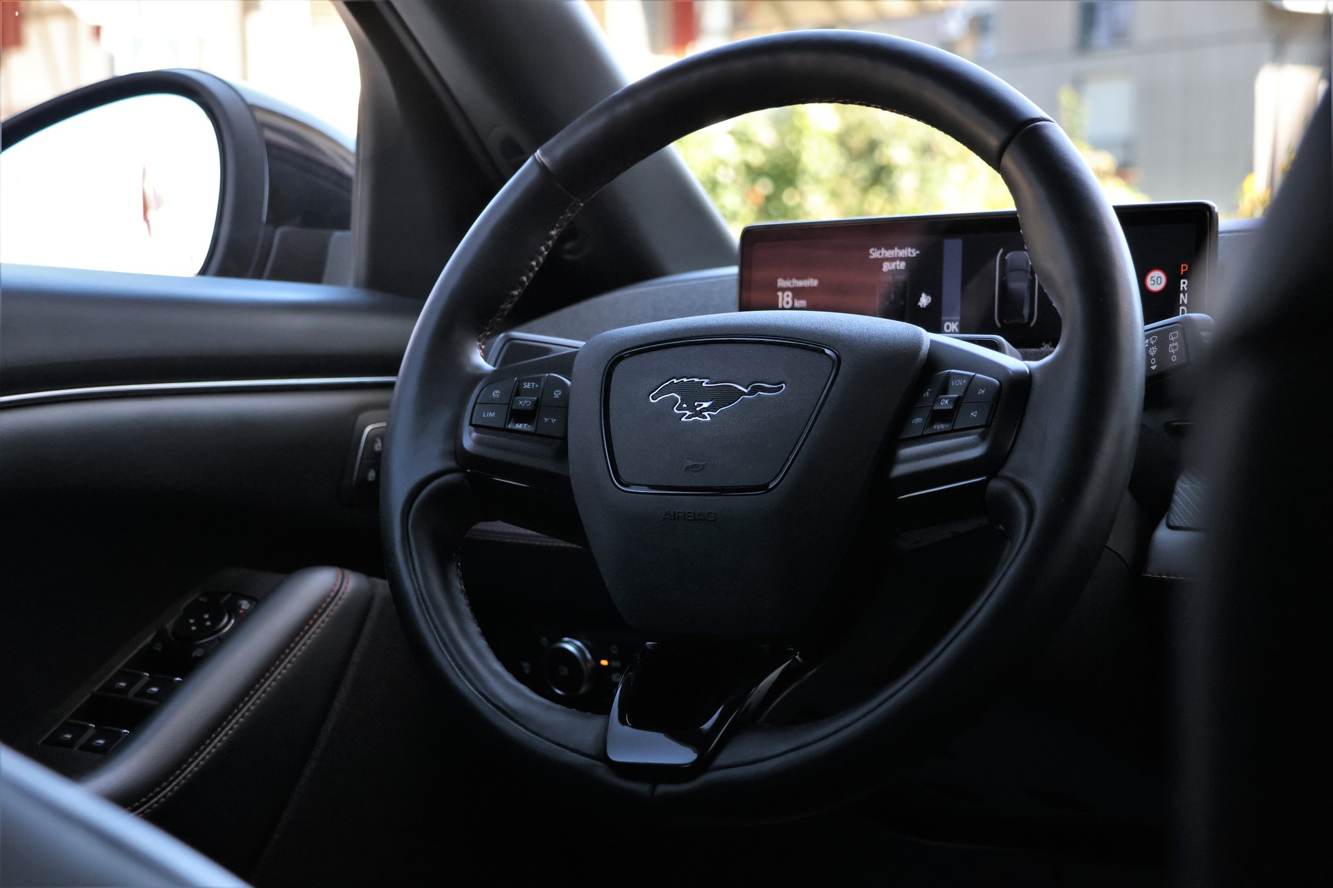 FORD Mustang MACH-E AWD 72.6 kWh (CH)-image-13