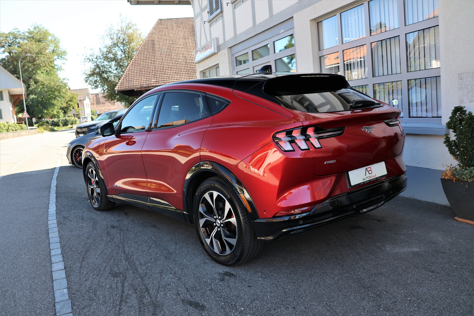 FORD Mustang MACH-E AWD 72.6 kWh (CH)-image-4